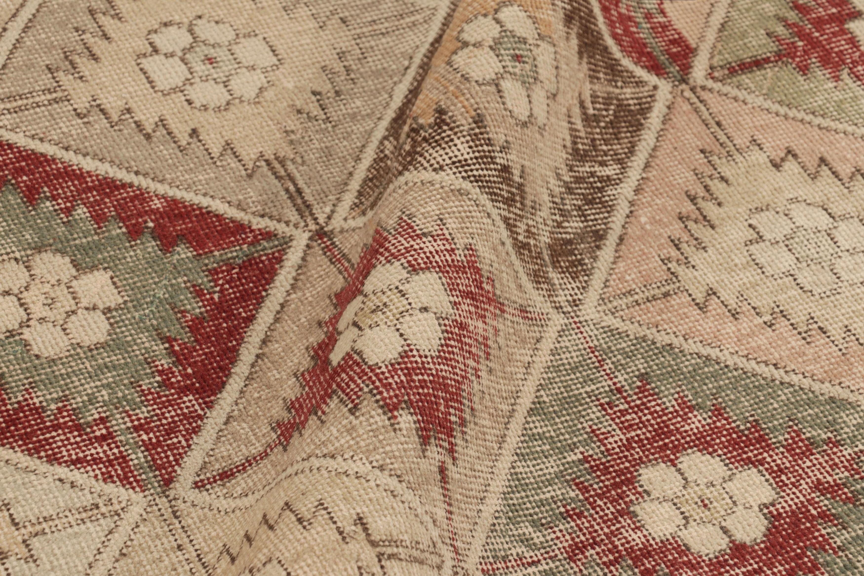 Türkischer Vintage-Teppich, Beige und Creme mit geometrischem Rautenmuster  Rug & Kilim im Angebot 1