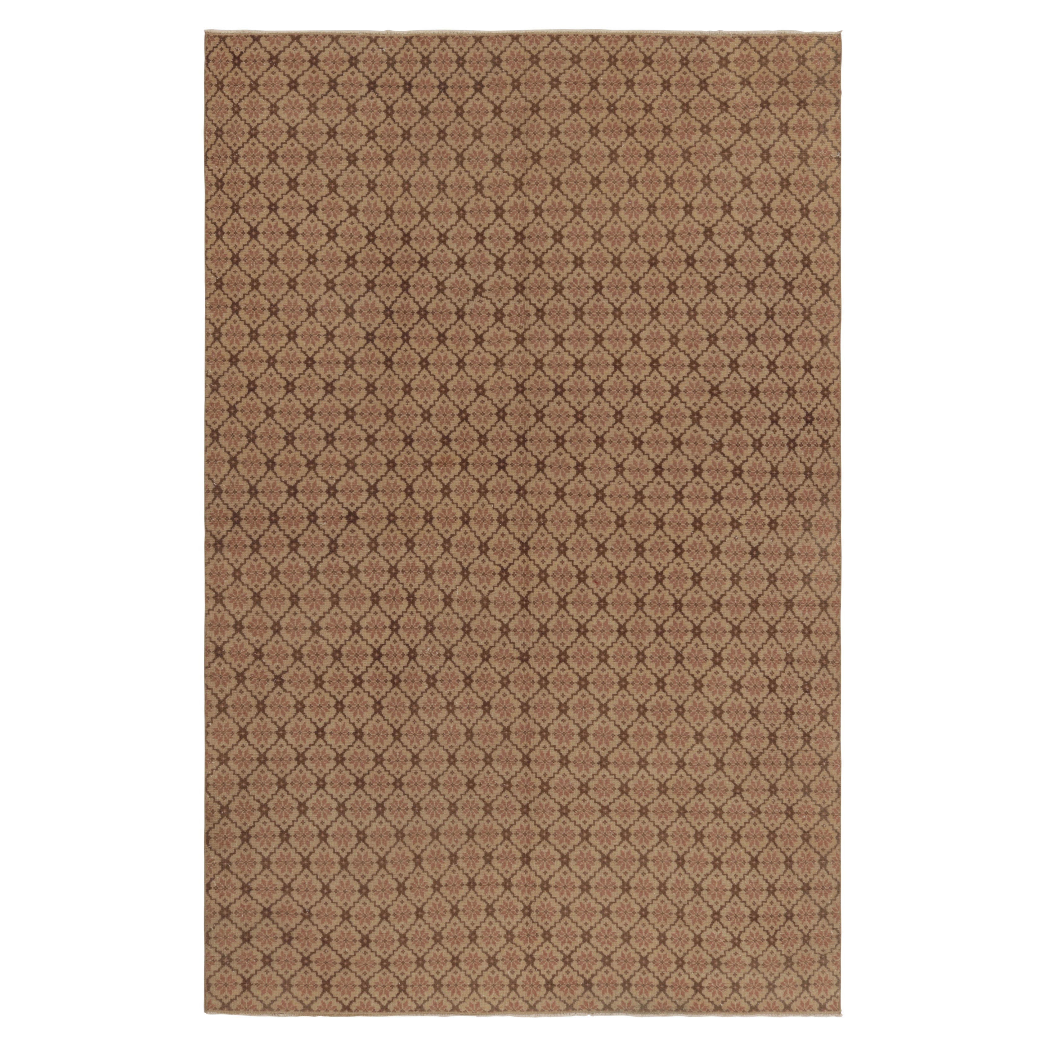 Vintage Turkish Rug, Beige and Cream with Diamond Geometric Pattern  Rug 
Kilim For Sale