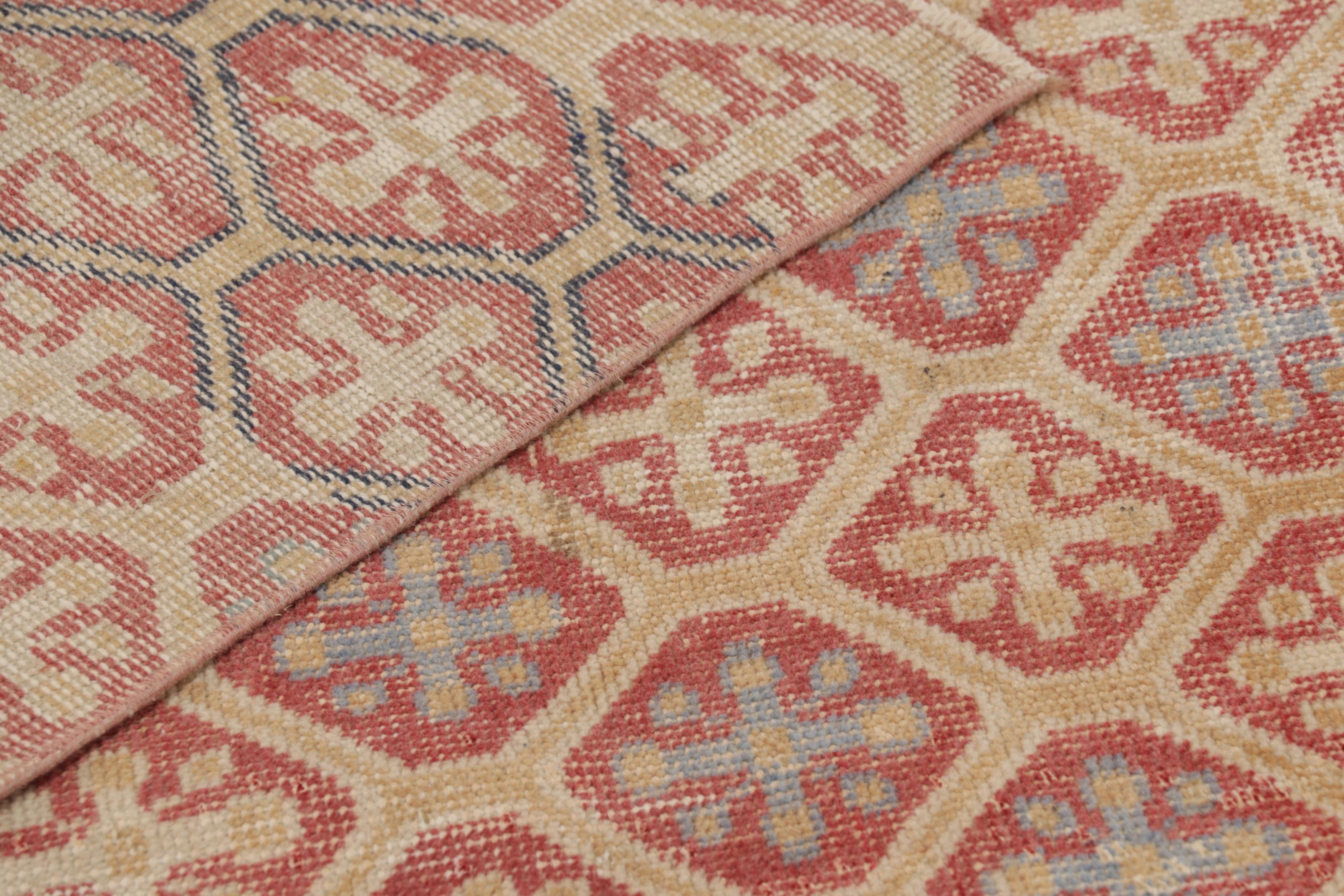 Tappeto turco vintage, campo beige con motivi geometrici a rombi rossi - Rug & Kilim in vendita 1