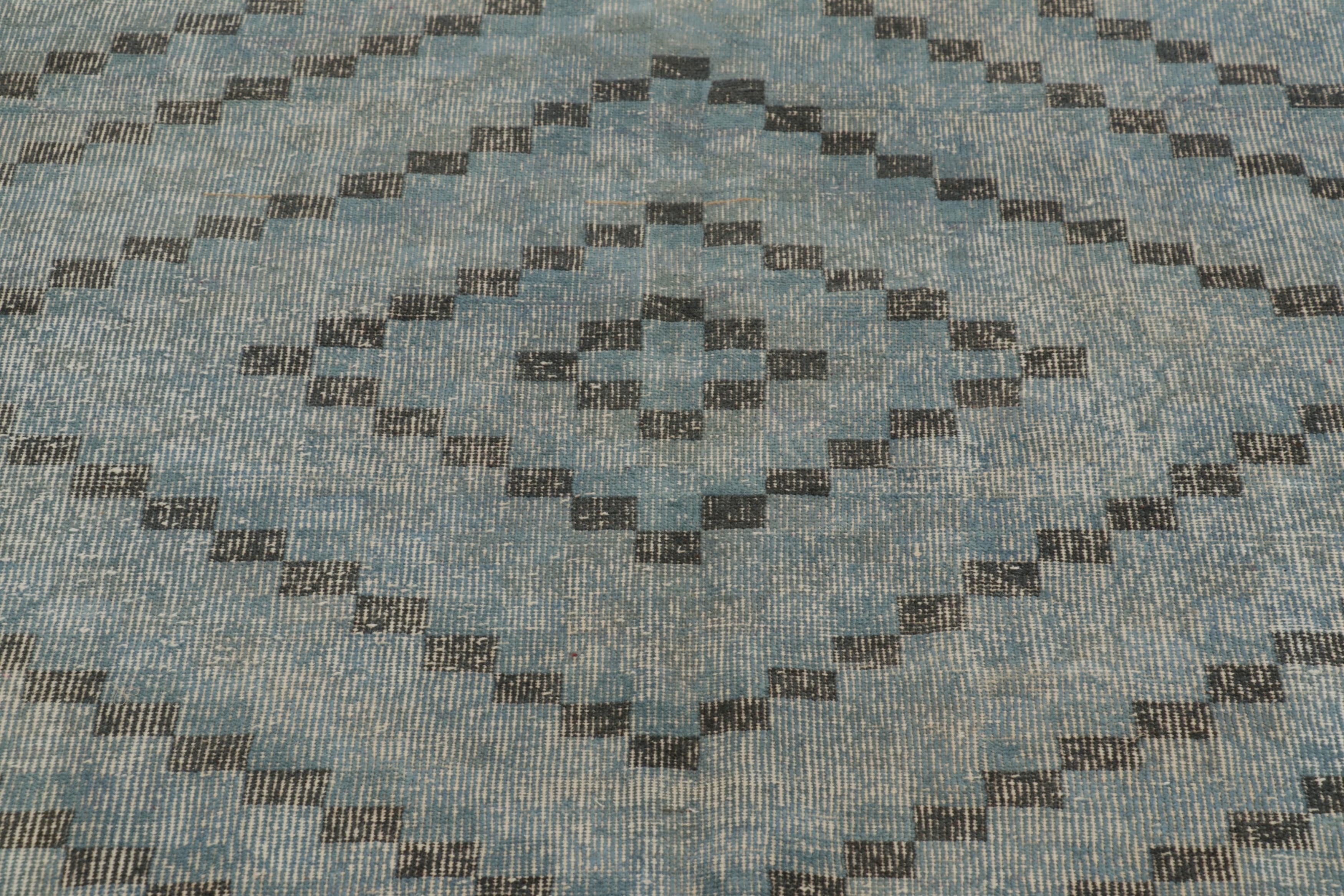 Questo tappeto d'epoca è un pezzo turco di 5x8, realizzato in lana annodata a mano verso la metà del XX secolo. Si tratta di una nuova ed entusiasmante aggiunta alla nostra collezione di tappeti turchi invecchiati.

Sul design:

Gli ammiratori