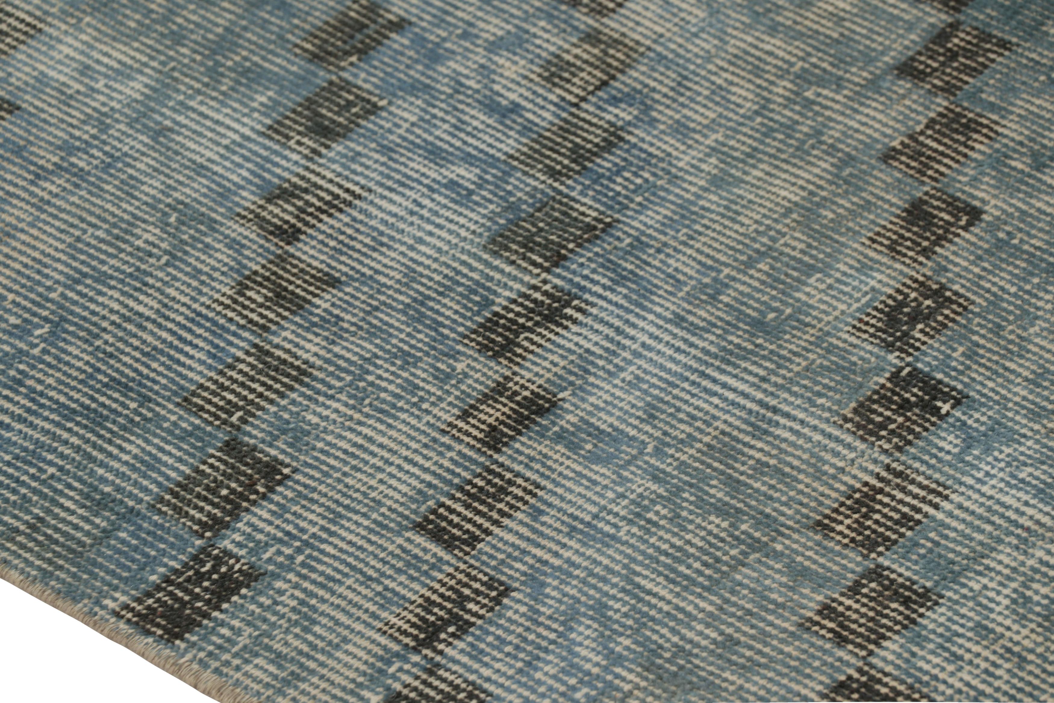 Tappeto turco vintage, blu e nero con motivo geometrico a diamante - Rug & Kilim In condizioni buone in vendita a Long Island City, NY