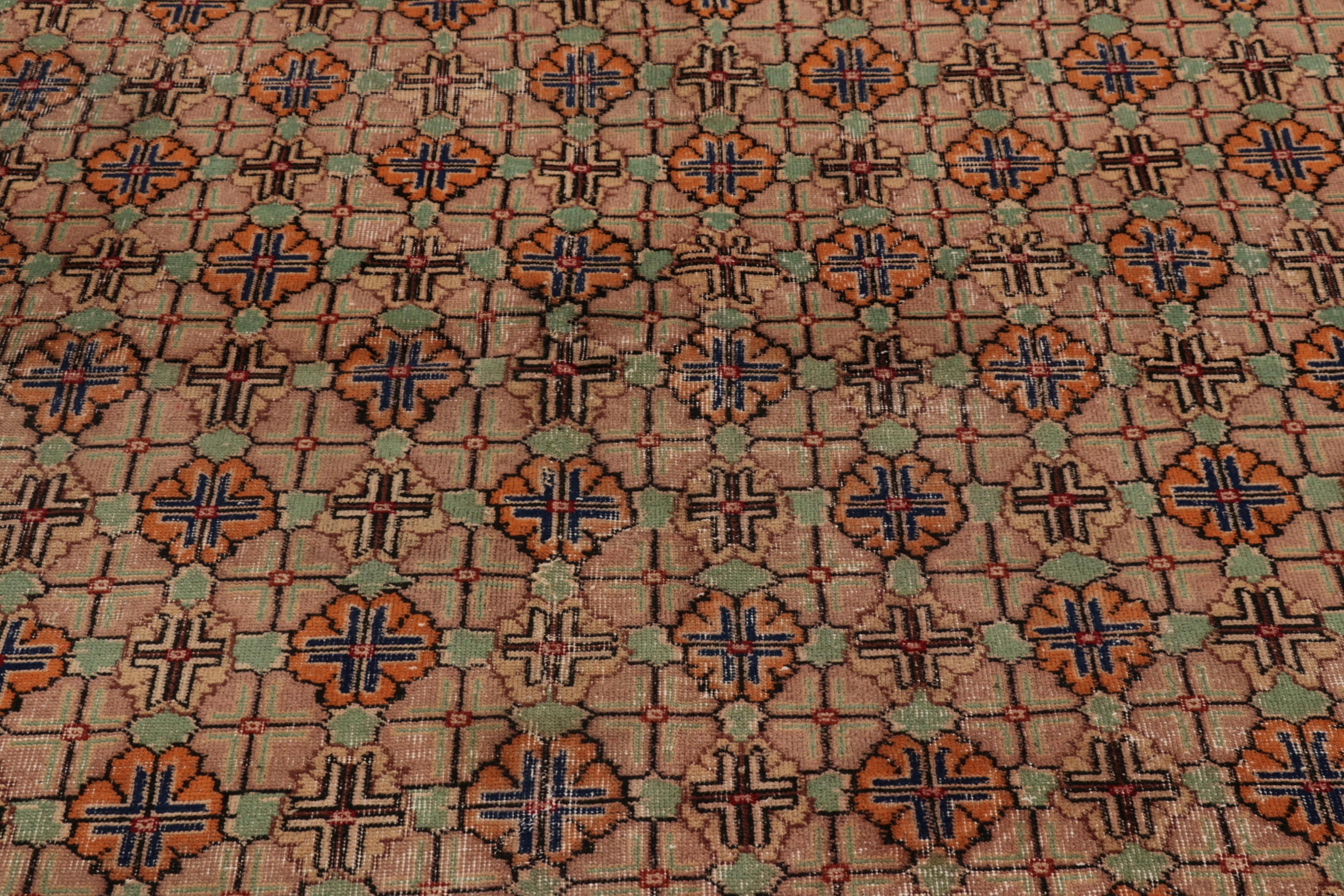 Dieser Vintage-Teppich ist ein 7x10 türkischen notleidenden Stück, mit handgeknüpfter Wolle circa Mitte des 20. Jahrhunderts gemacht. Er ist eine aufregende neue Ergänzung unserer Kollektion türkischer Teppiche. 

Über das Design:

Bewunderer des