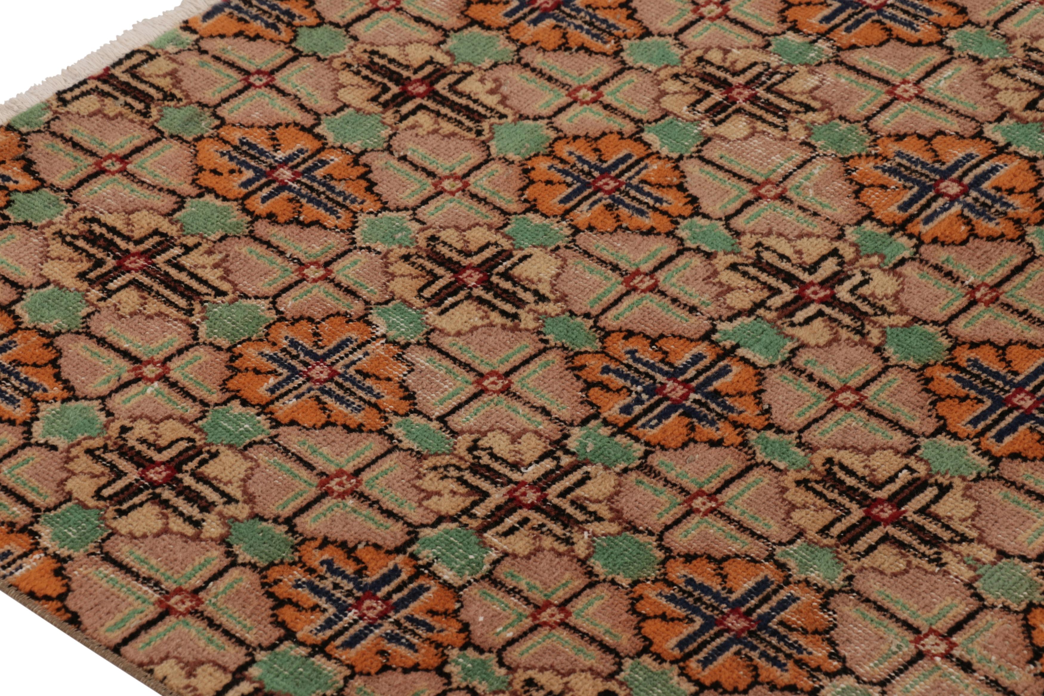 Türkischer Vintage-Teppich, braun und beige mit floralen Mustern - Rug & Kilim (Handgeknüpft) im Angebot