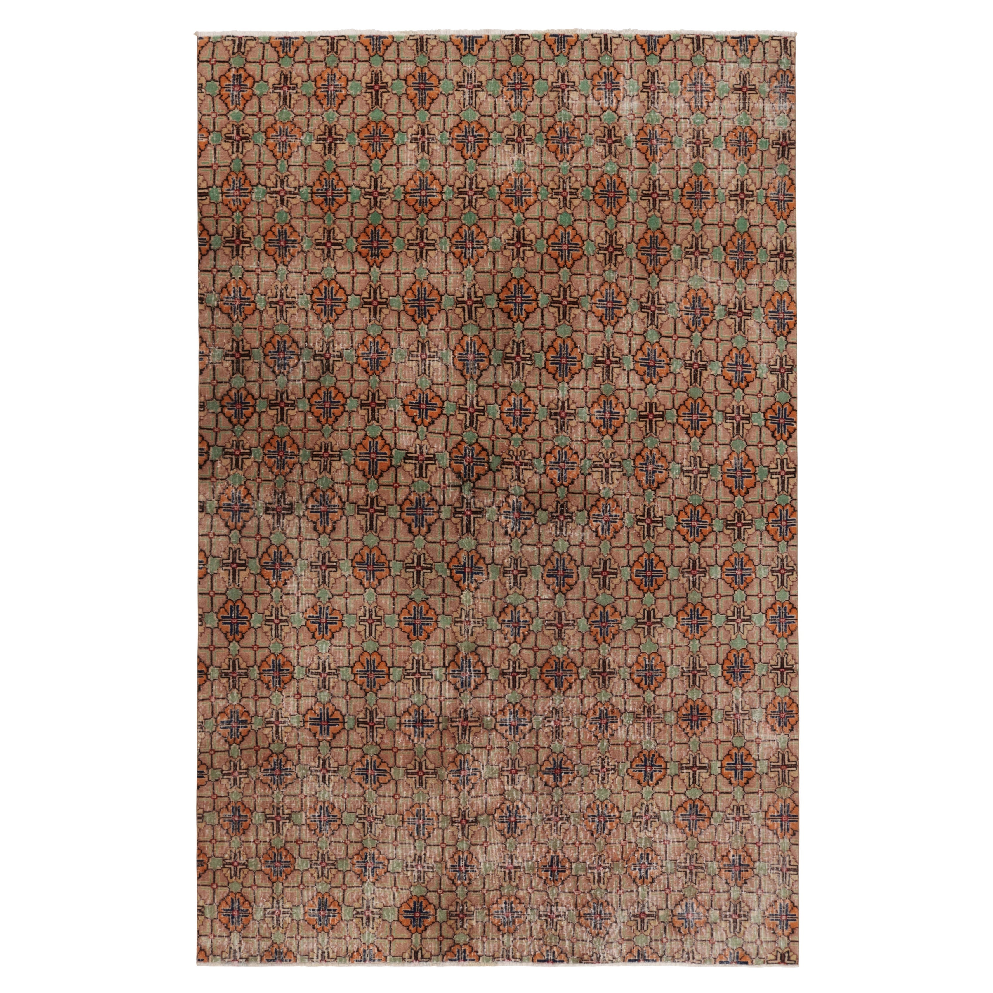 Türkischer Vintage-Teppich, braun und beige mit floralen Mustern - Rug & Kilim im Angebot