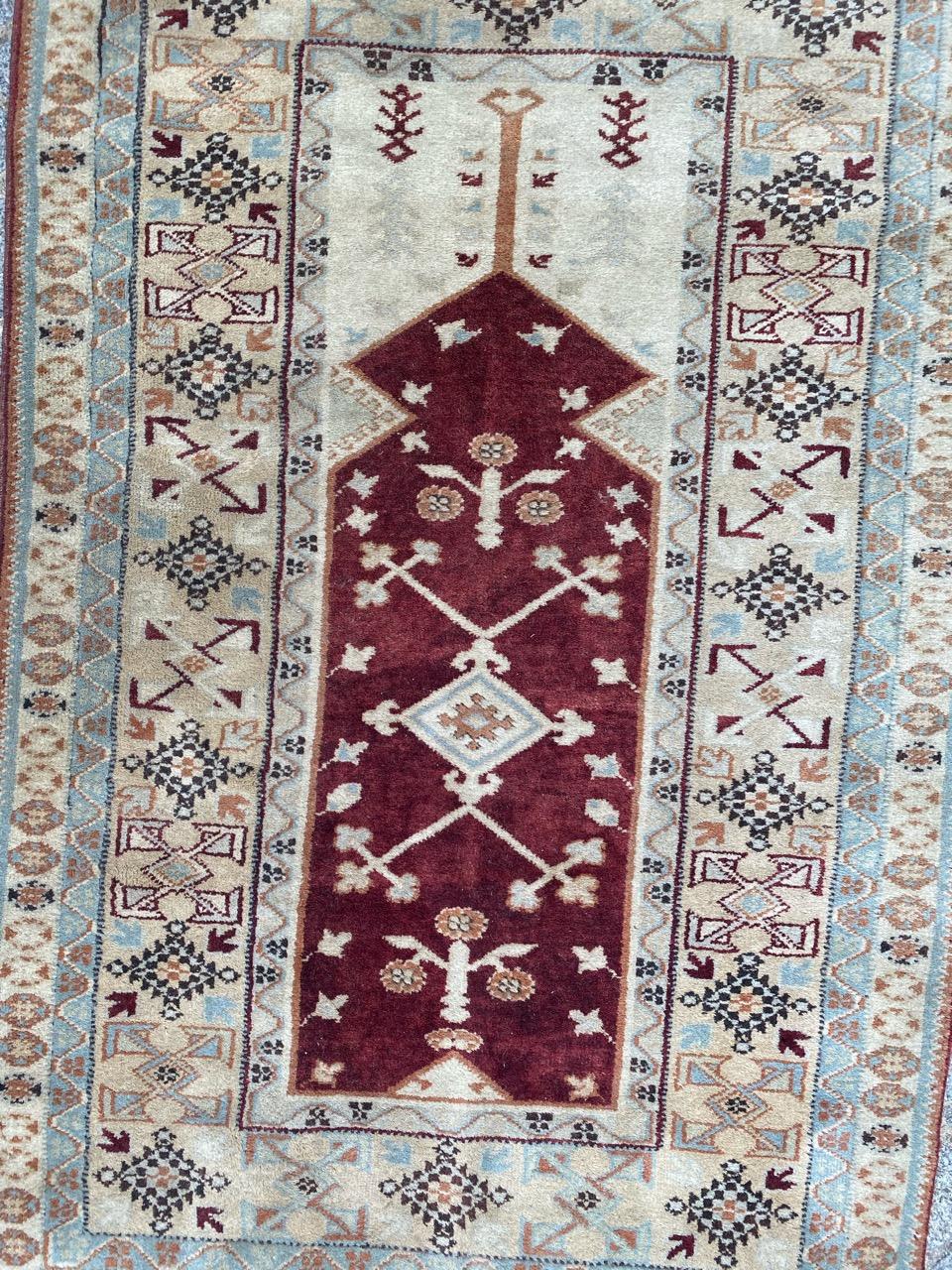 Vintage Turkish Anatolian rug with a prayer design and beautiful colors, entirely hand knotted with wool velvet on wool foundation.