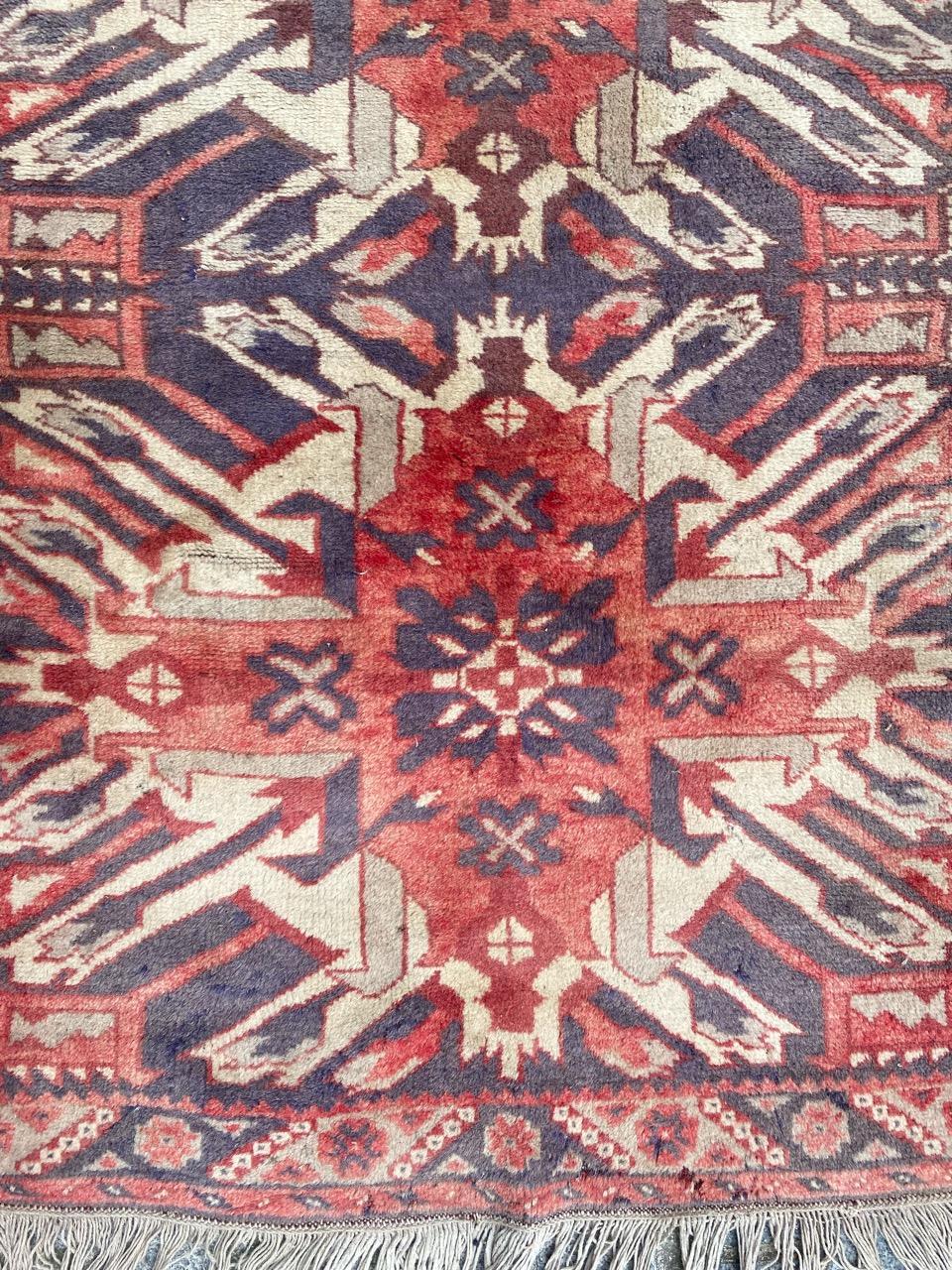 Nice mid century Turkish Anatolian rug with a Kazak design and beautiful faded colors, entirely hand knotted with wool velvet on wool foundation.

✨✨✨
