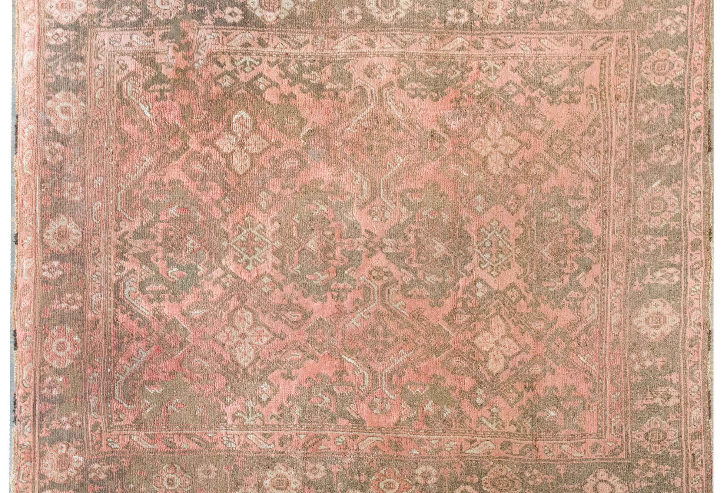 Türkischer Vintage-Teppich (Oushak) im Angebot