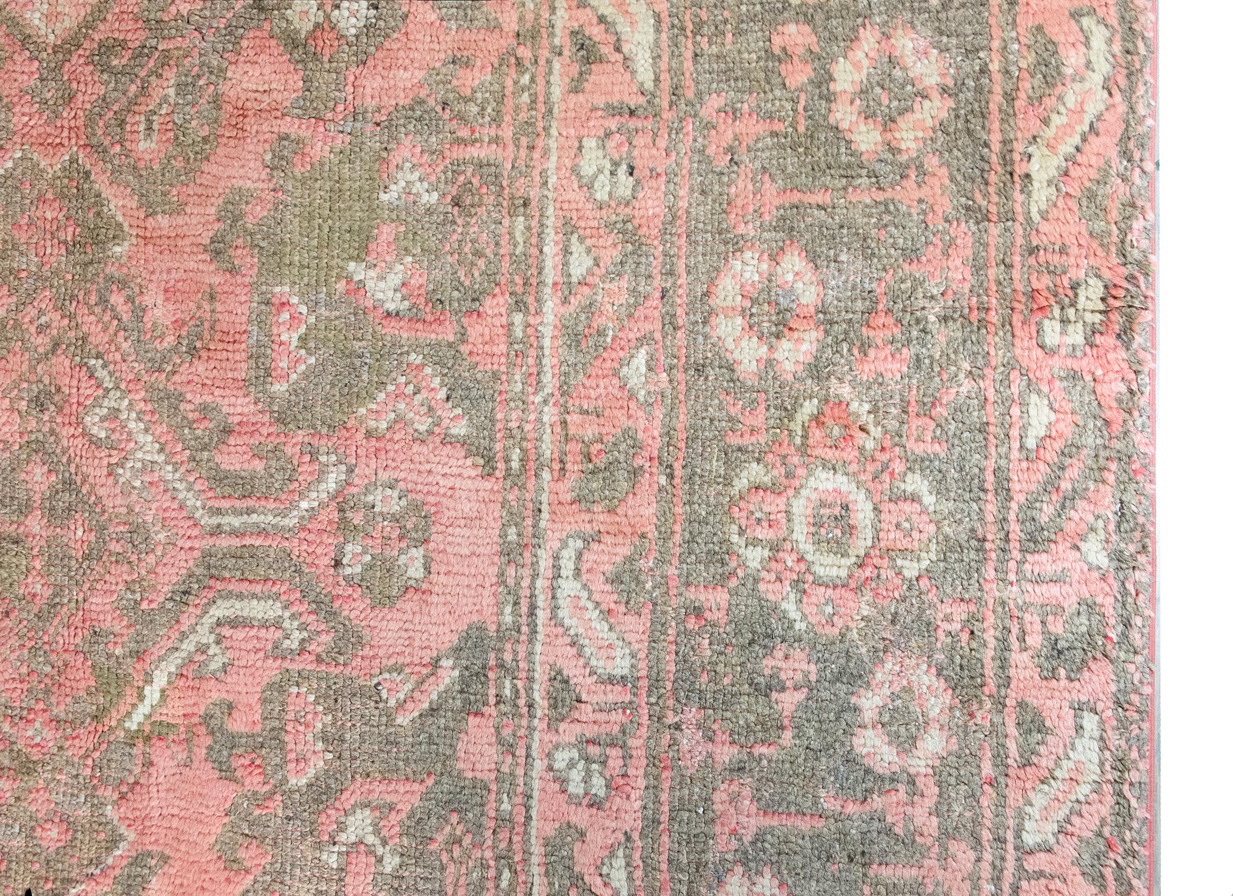 Türkischer Vintage-Teppich im Zustand „Gut“ im Angebot in Chicago, IL