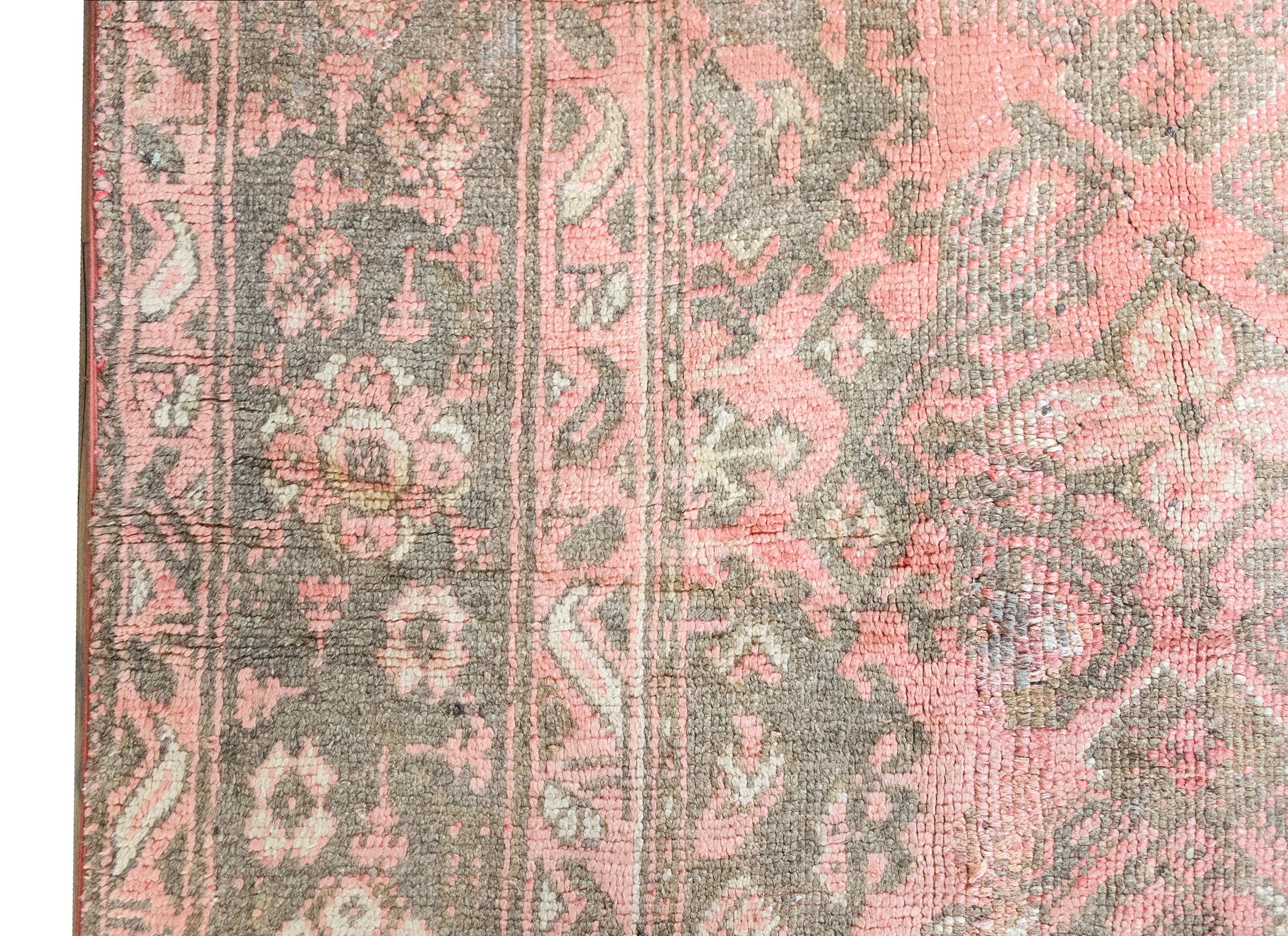 Türkischer Vintage-Teppich (20. Jahrhundert) im Angebot
