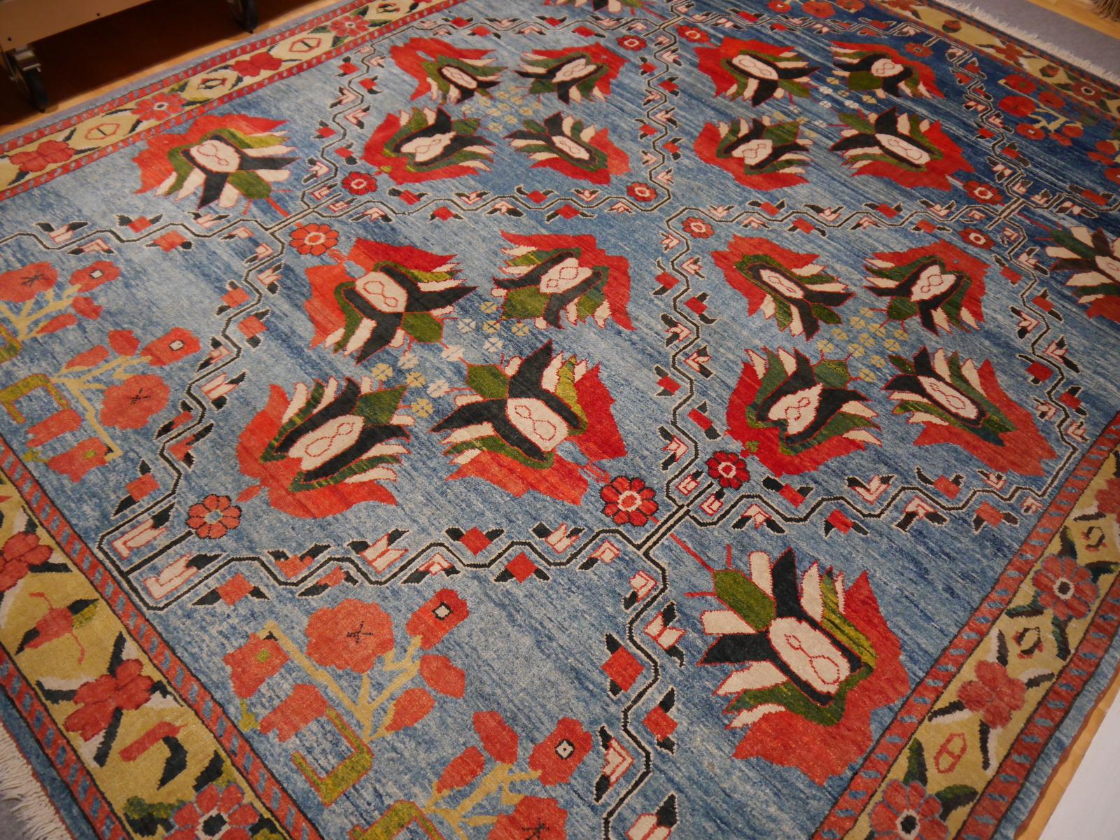 Vintage Turkish Rug Light Blue Azeri Heriz Carpet with Lotus and Tulips in Red  In Excellent Condition In Lohr, Bavaria, DE