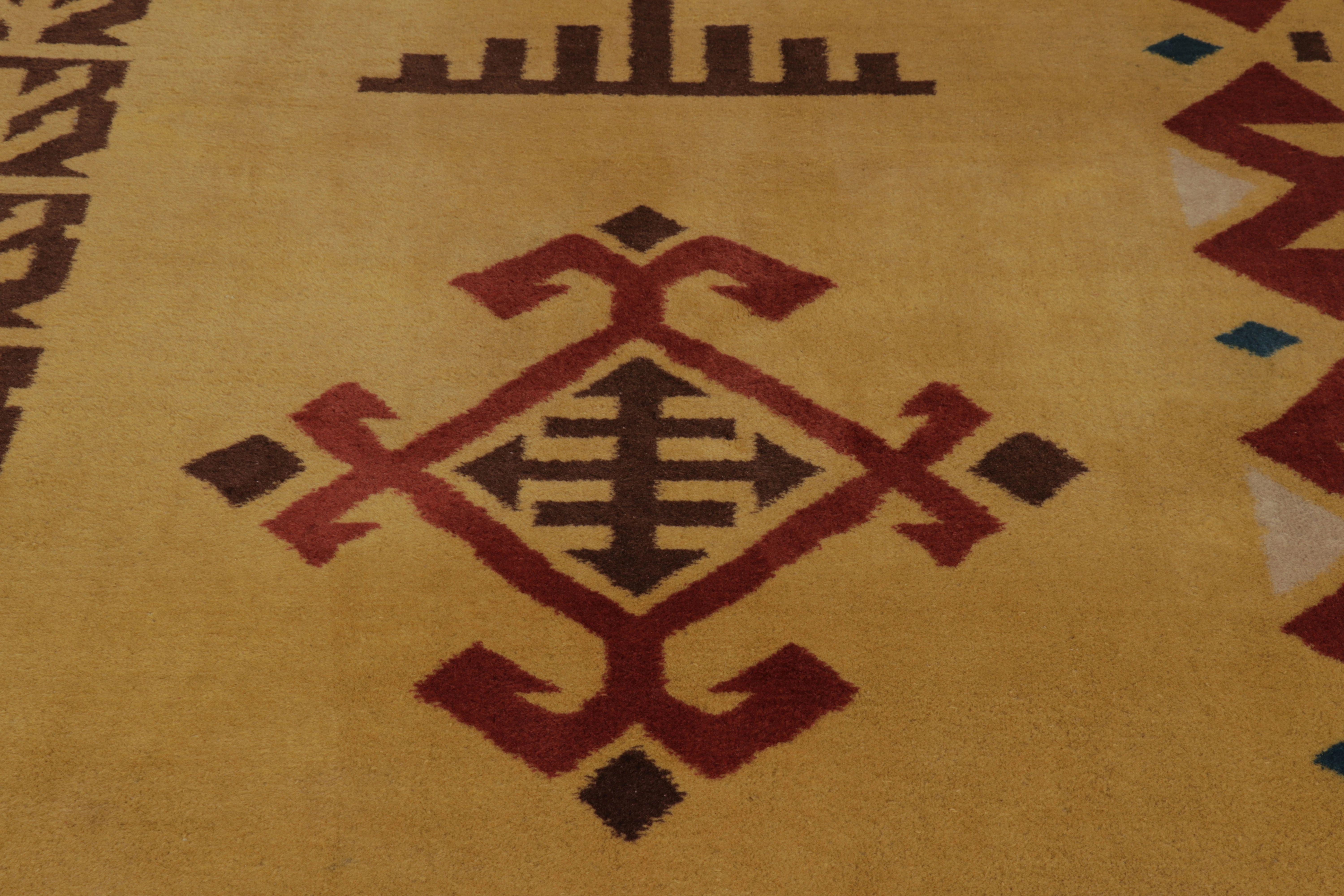 Türkischer Vintage-Teppich, Gold mit kühner Stammesgeometrie - Rug & Kilim (Stammeskunst) im Angebot