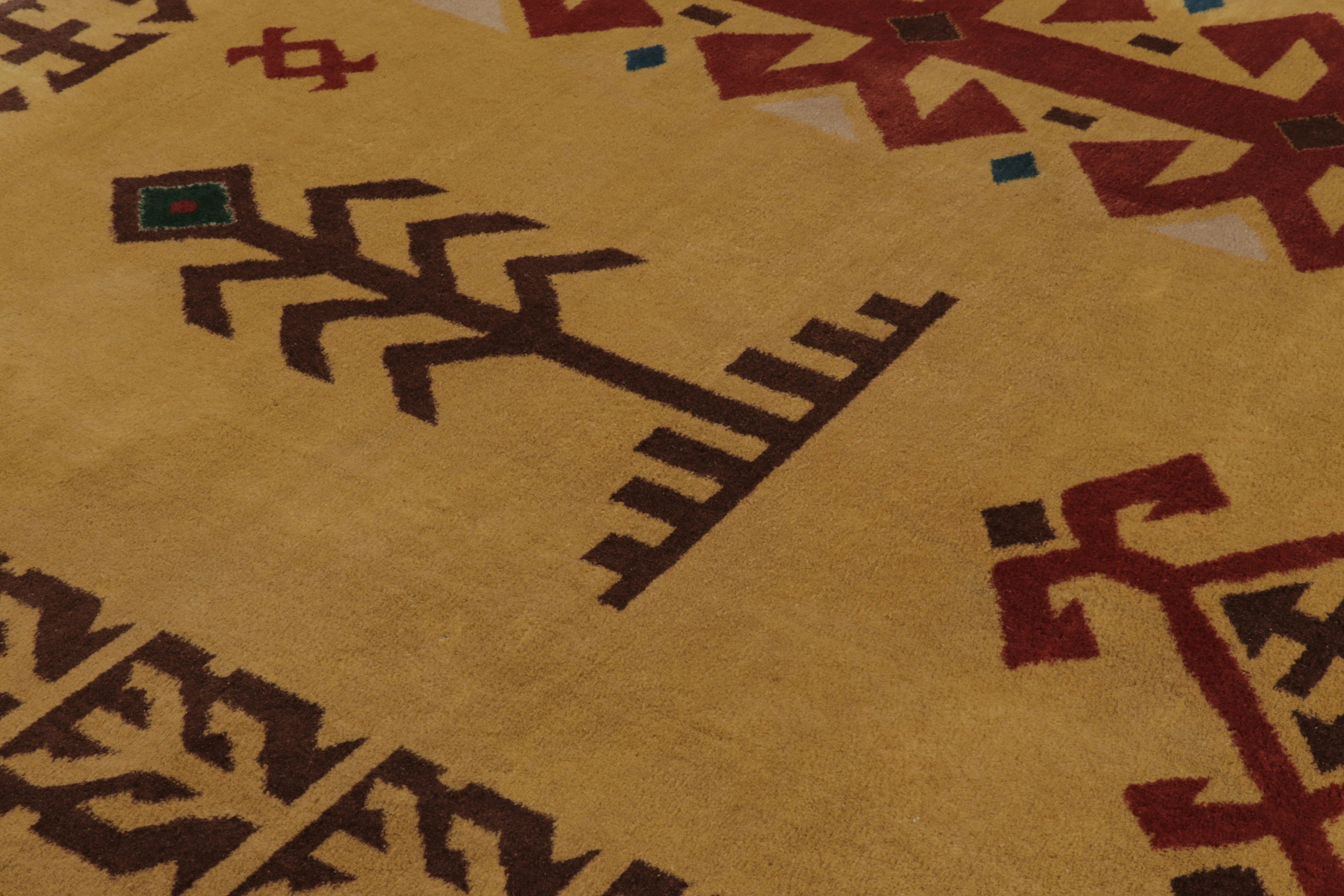 Türkischer Vintage-Teppich, Gold mit kühner Stammesgeometrie - Rug & Kilim (Handgeknüpft) im Angebot