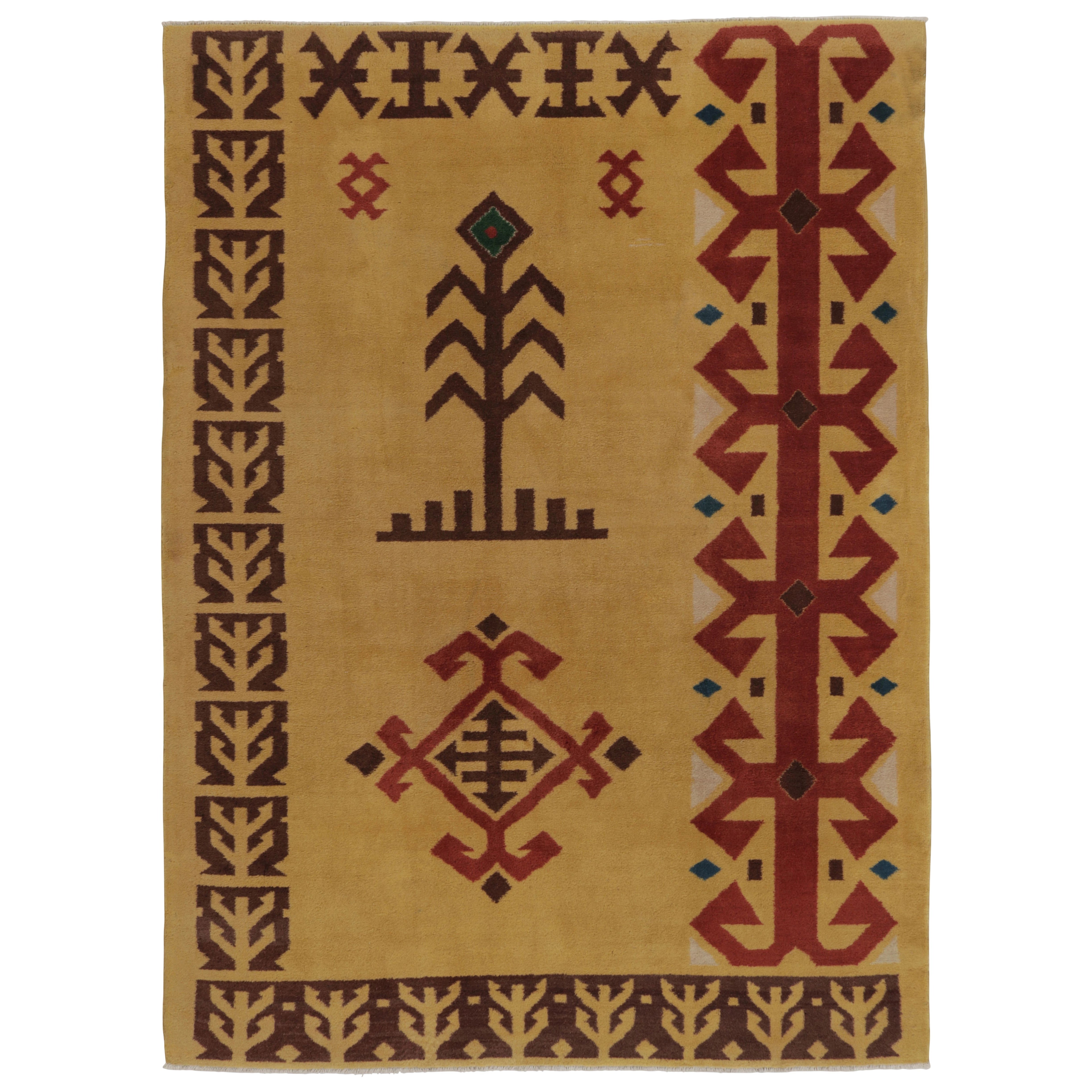Türkischer Vintage-Teppich, Gold mit kühner Stammesgeometrie - Rug 
Kilim im Angebot