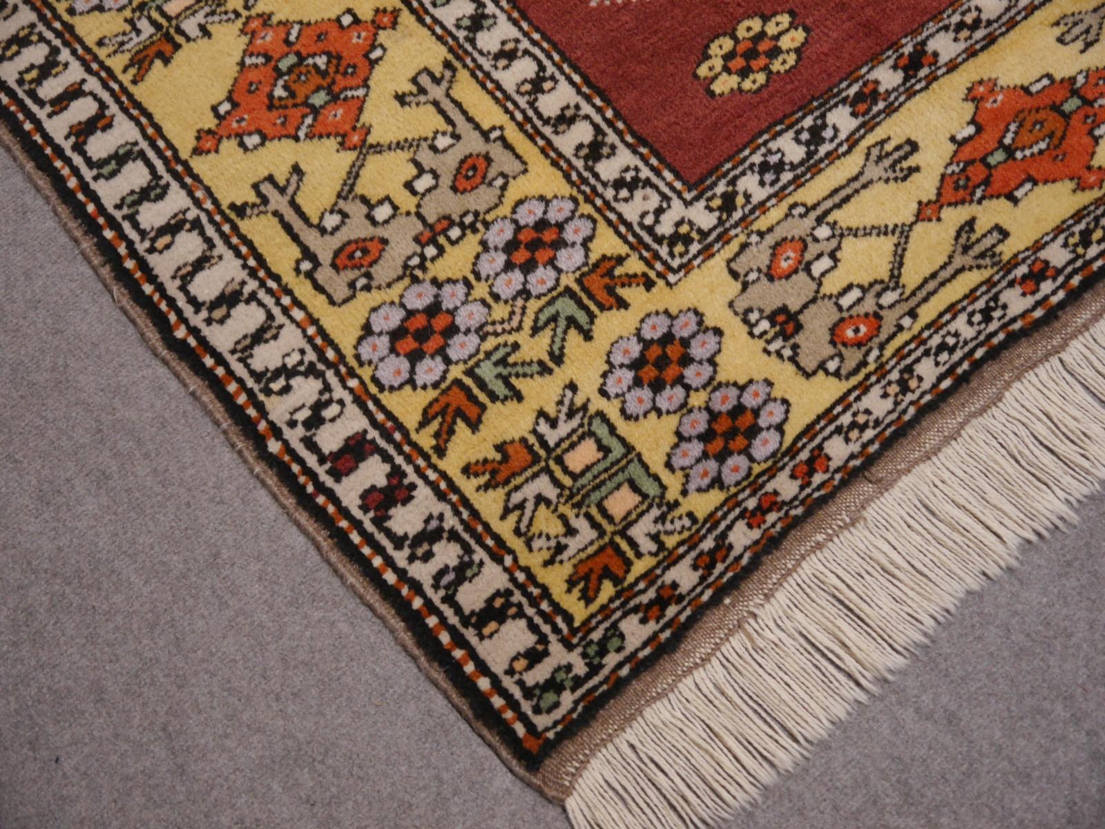 Alfombra Turca Vintage Anudada a Mano Tribal en venta