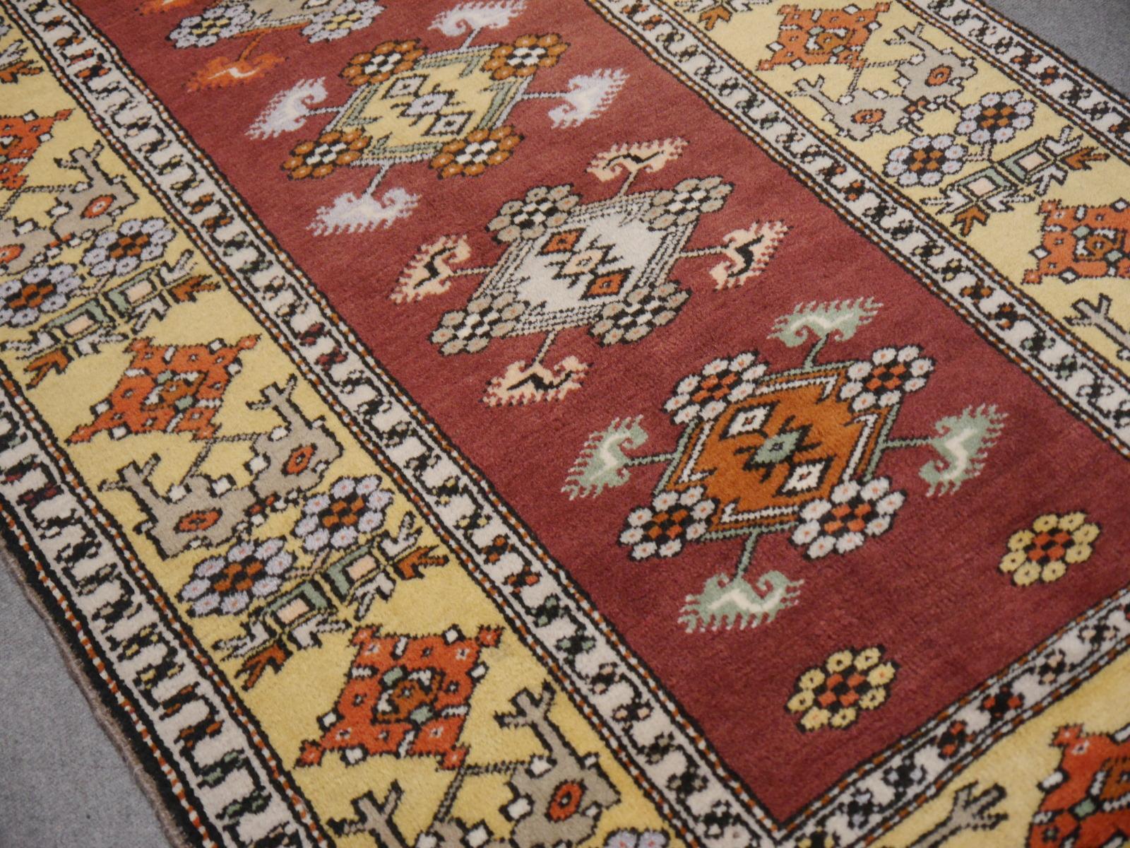 Vintage Turkish Rug Hand-Knotted In Excellent Condition For Sale In Lohr, Bavaria, DE