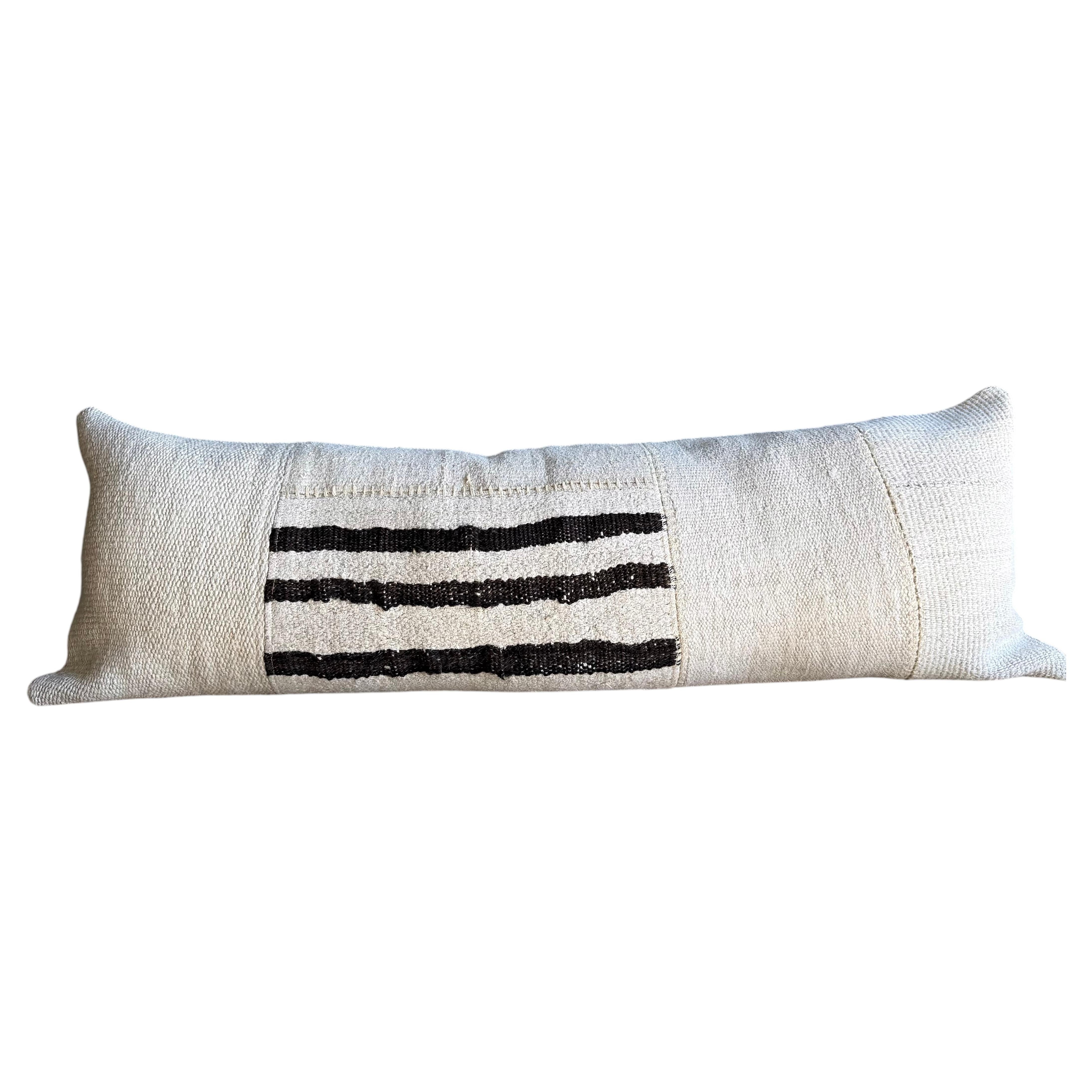 Cuscino vintage in canapa con inserto in piuma d'oca 14" x 45".