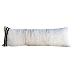 Oreiller vintage en chanvre avec garniture en duvet 14" x 45".