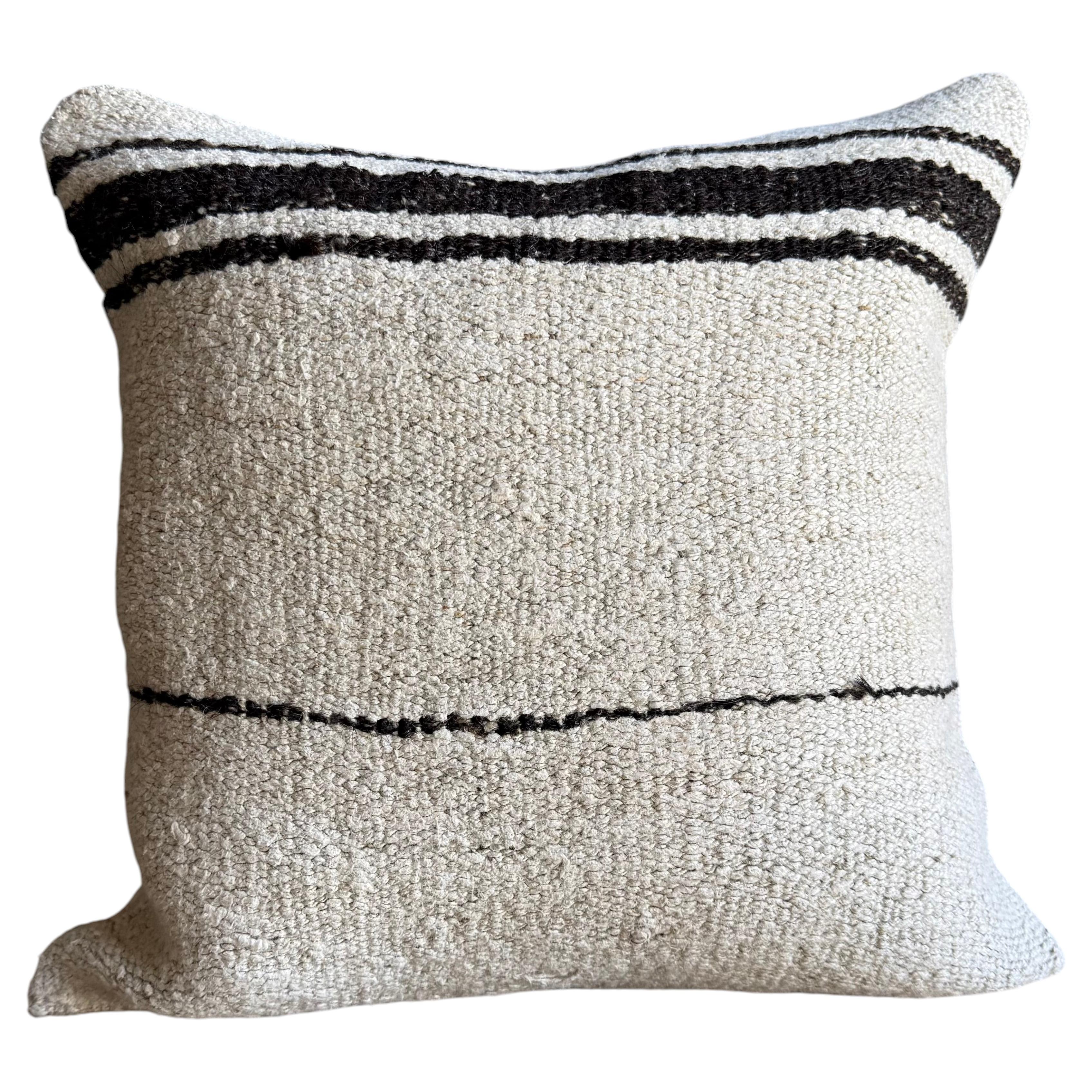 Cuscino vintage in canapa con inserto in piuma d'oca 16" x 16"