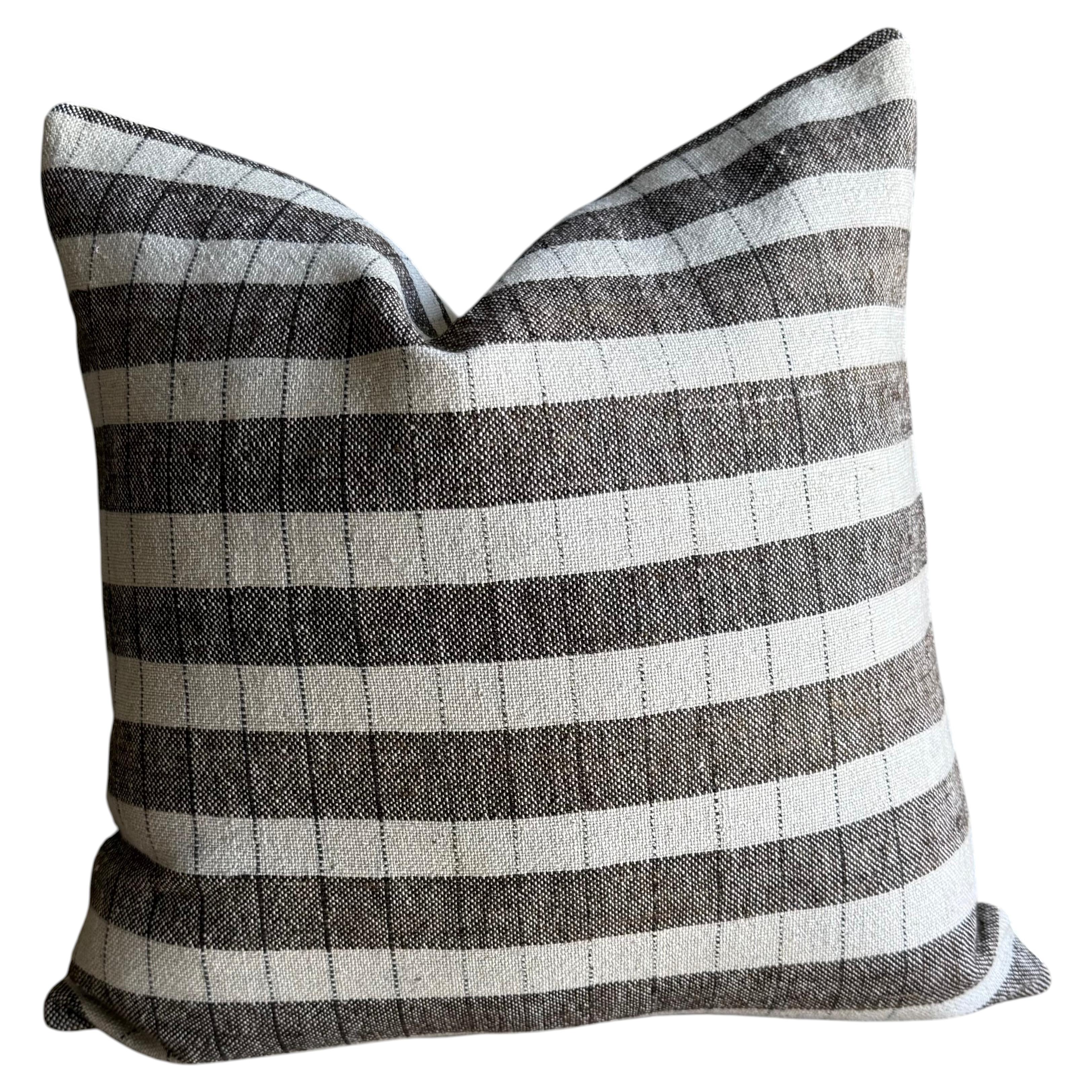 Cuscino vintage in canapa con inserto in piuma d'oca 20" x 20".