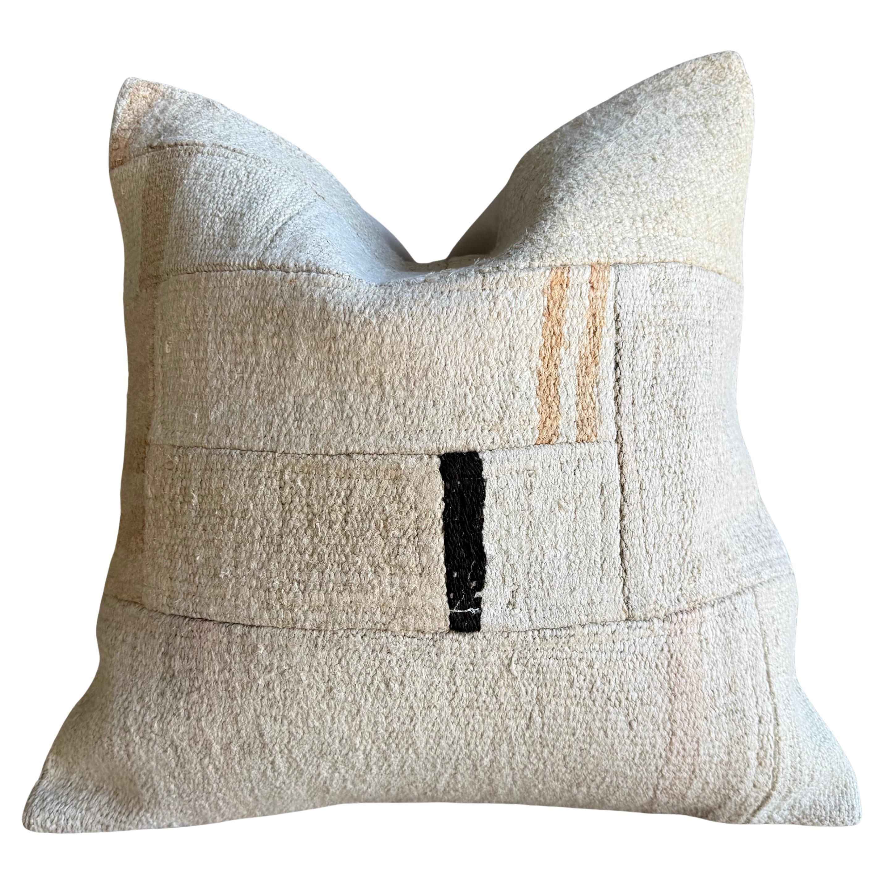Cuscino vintage in canapa con inserto in piuma d'oca 21" x 21"