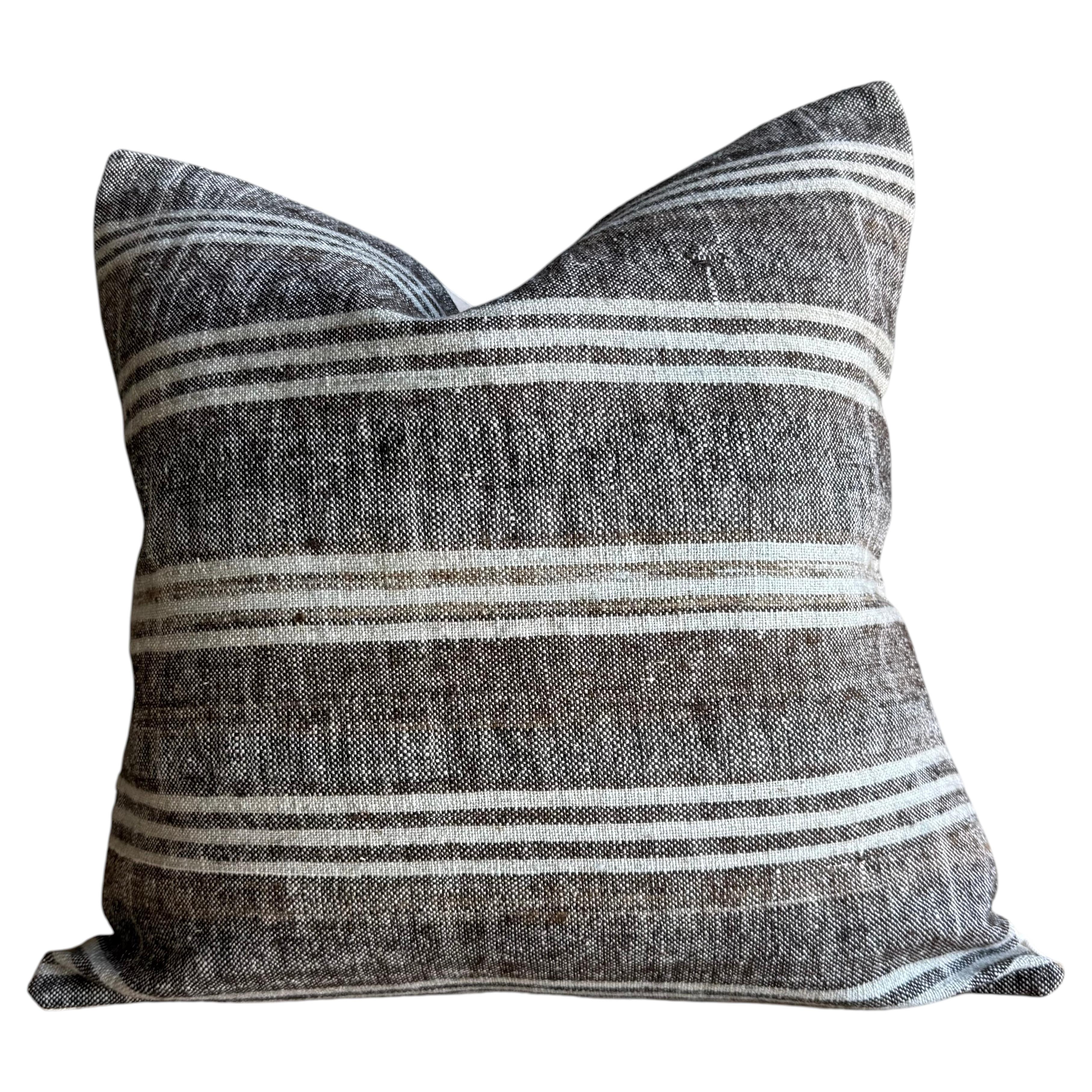 Cuscino vintage in canapa con inserto in piuma d'oca 22" x 22"