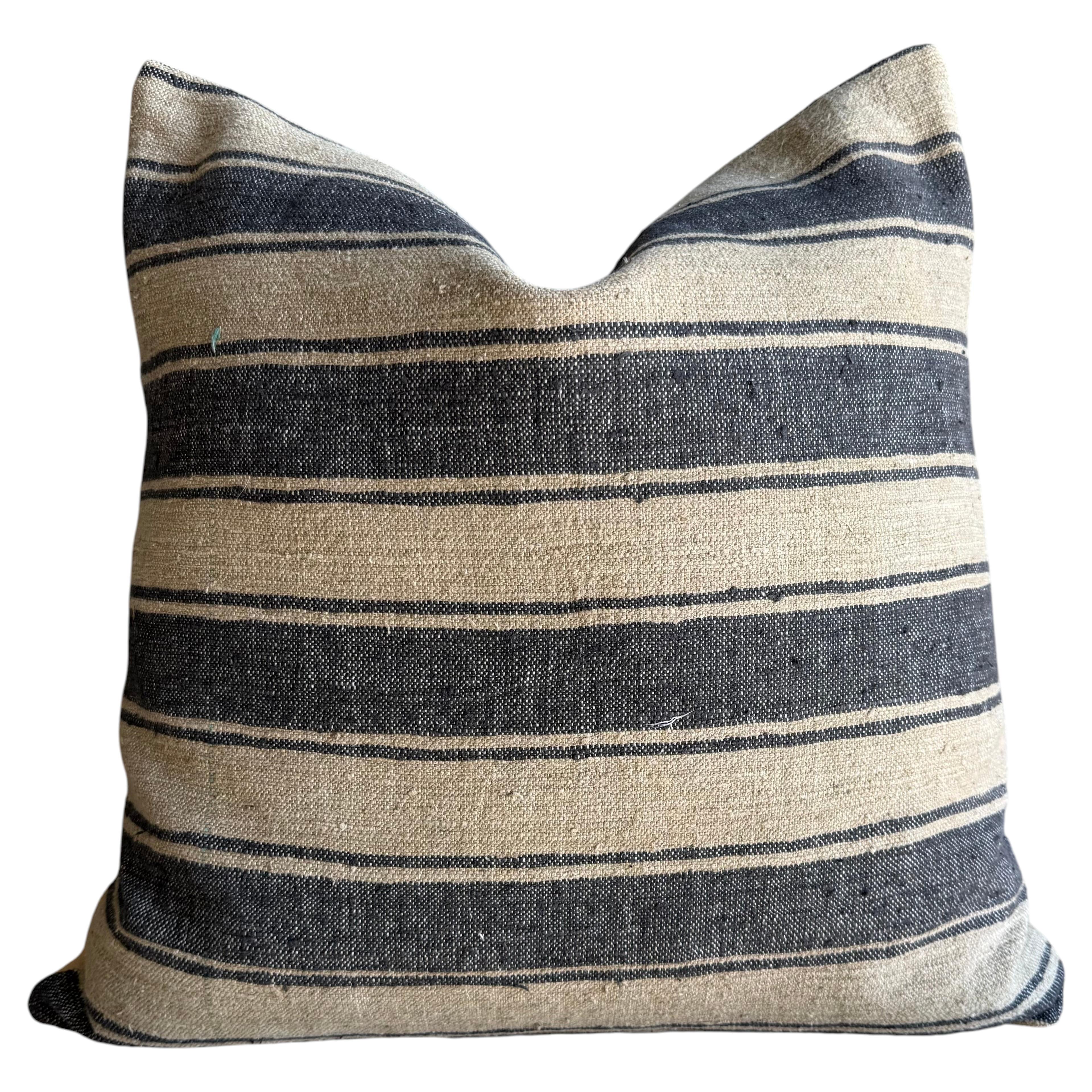 Cuscino vintage in canapa con inserto in piuma d'oca 22" x 22"
