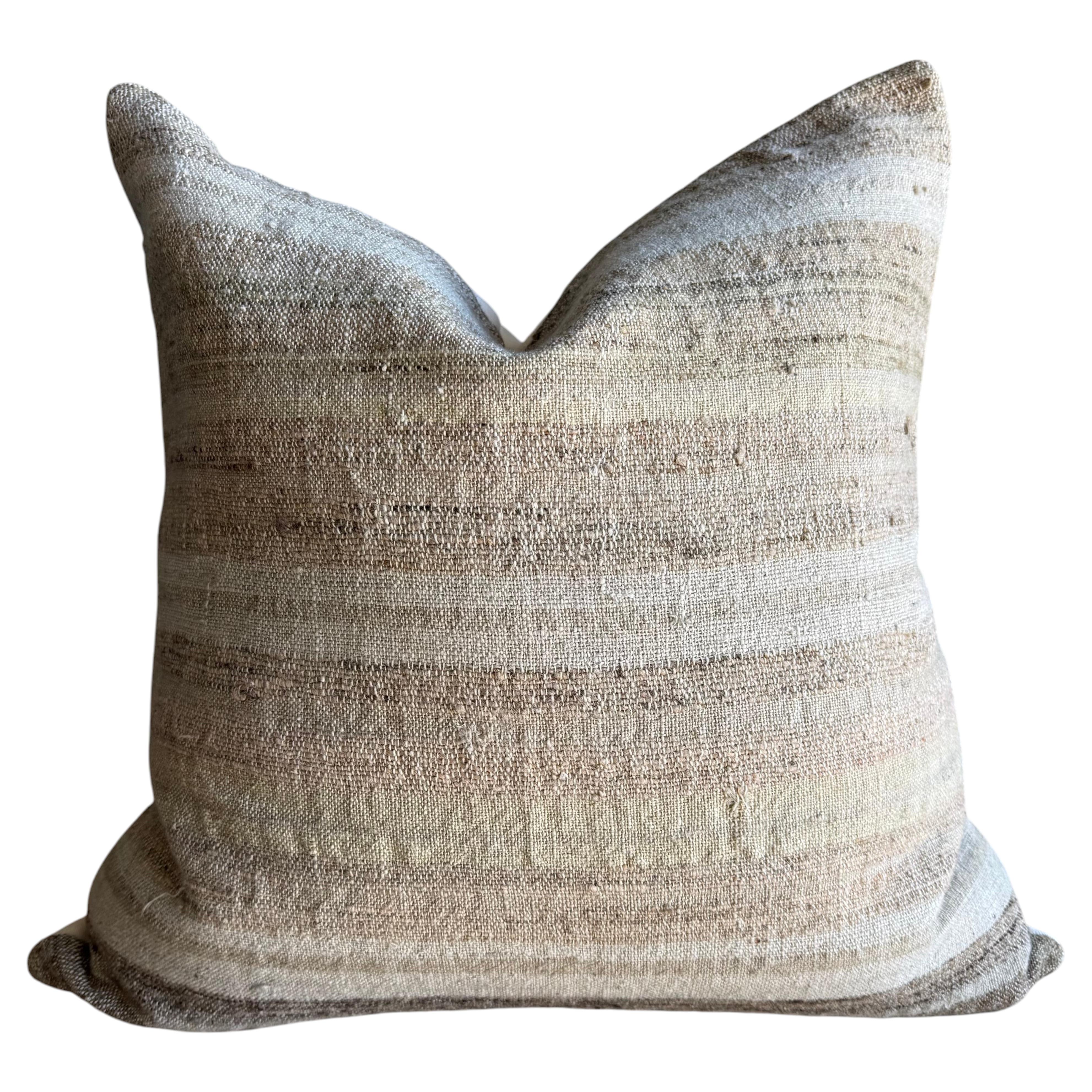Cuscino vintage in canapa con inserto in piuma d'oca 22" x 22"