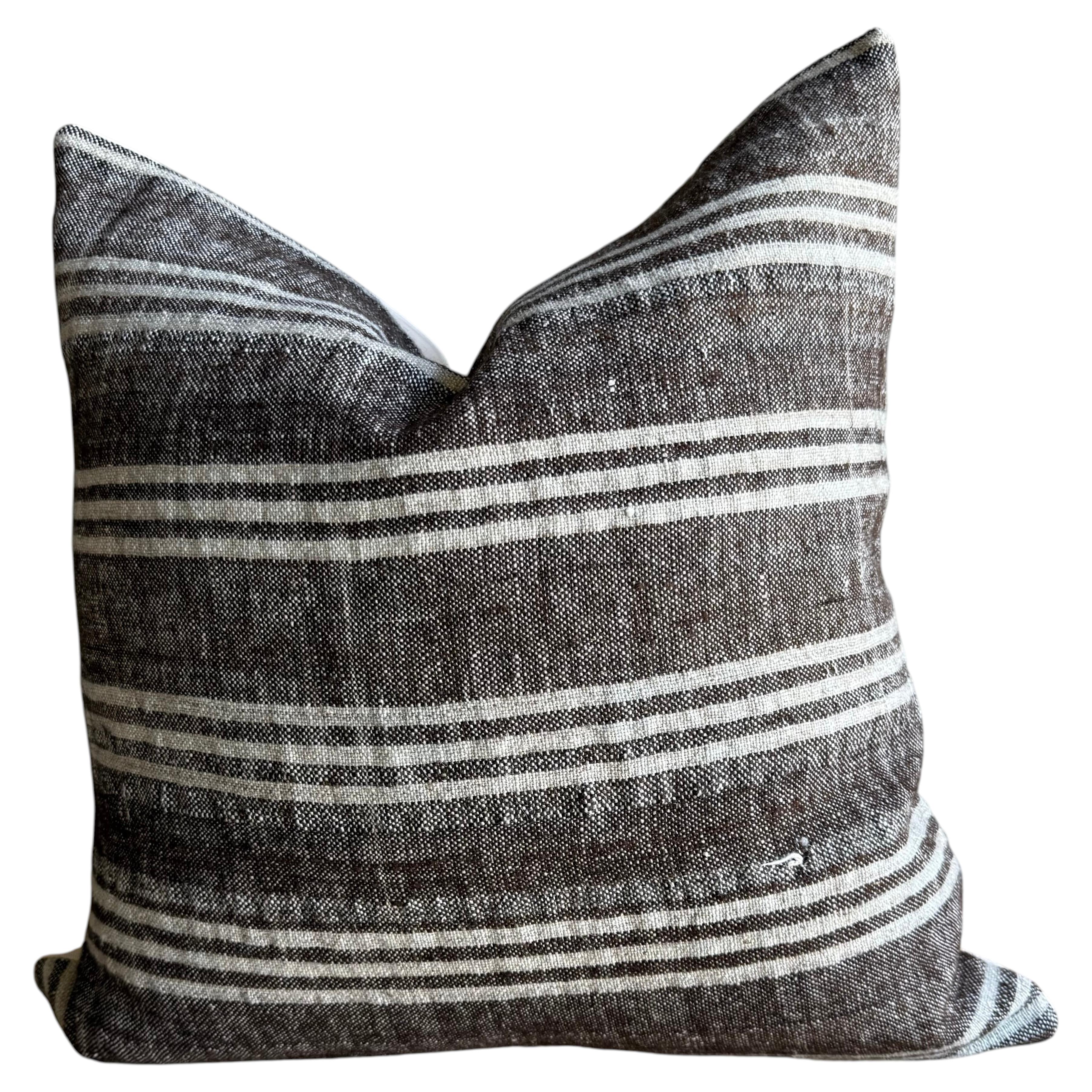 Cuscino vintage in canapa con inserto in piuma d'oca 22" x 22"