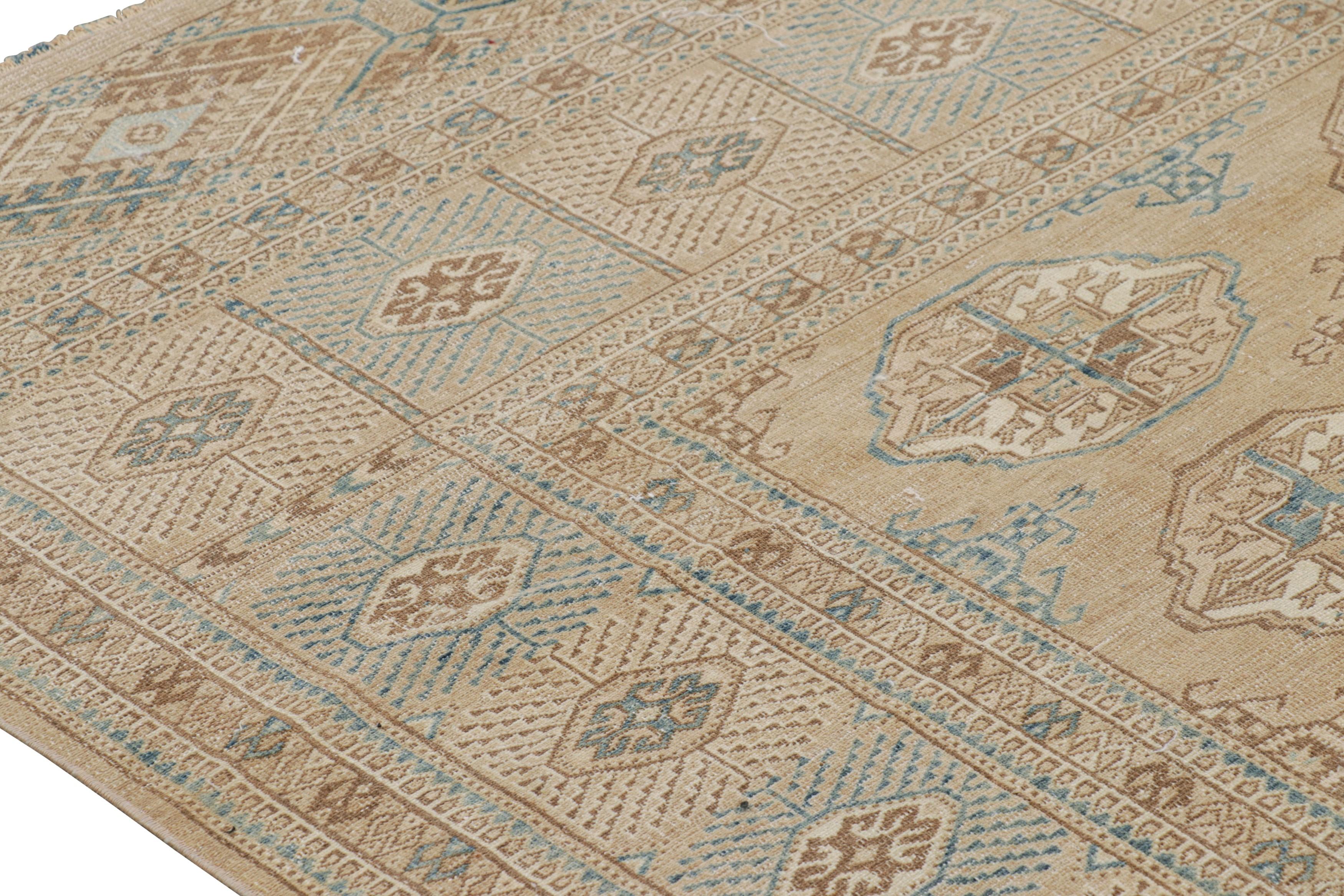 Tribale Tappeto turco vintage in beige-marrone e blu con motivi geometrici  Tappeto e Kili in vendita