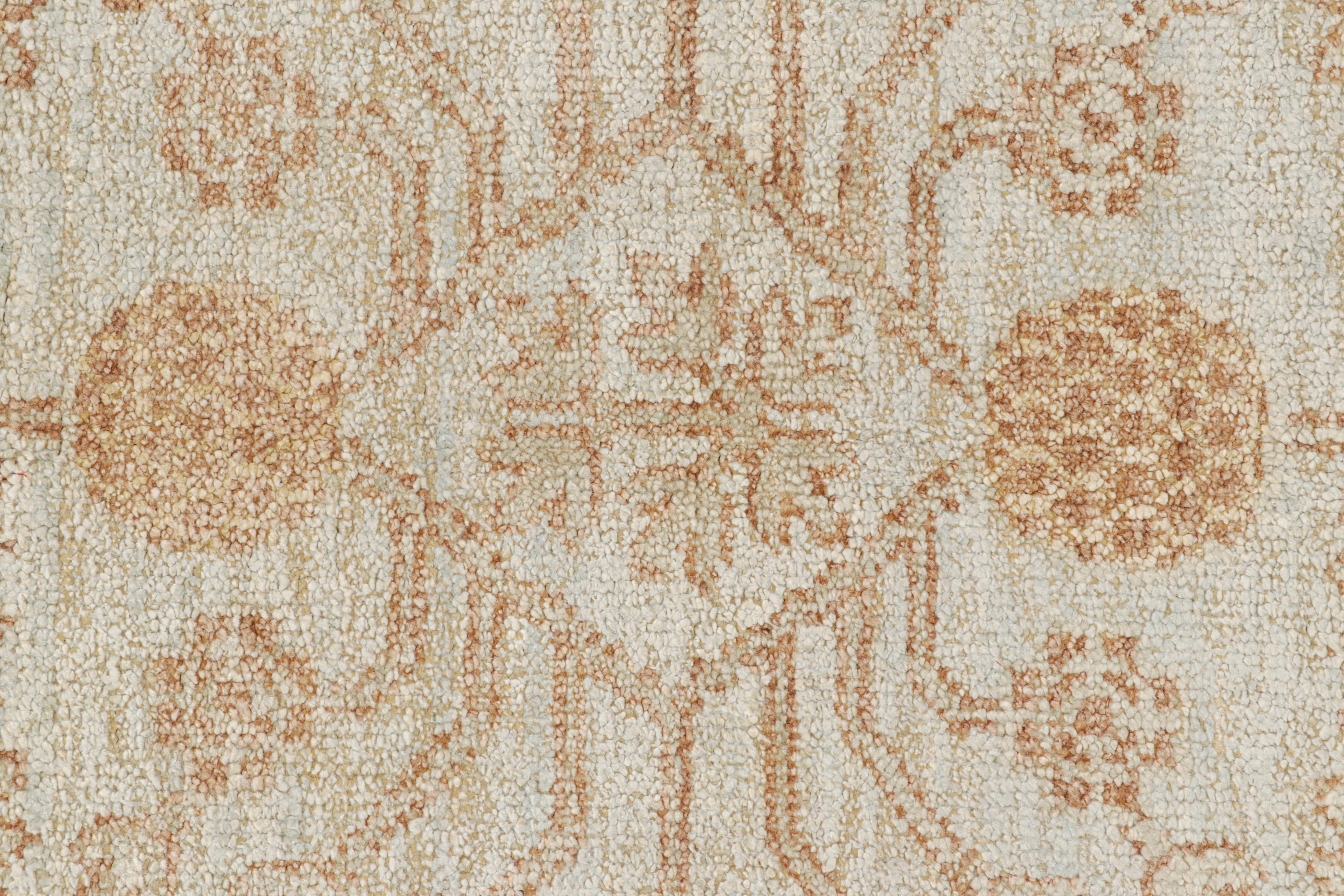Rug & Kilim's Teppich im Khotan-Stil, Weiß mit cremefarbenen Granatapfelmustern (Türkisch) im Angebot