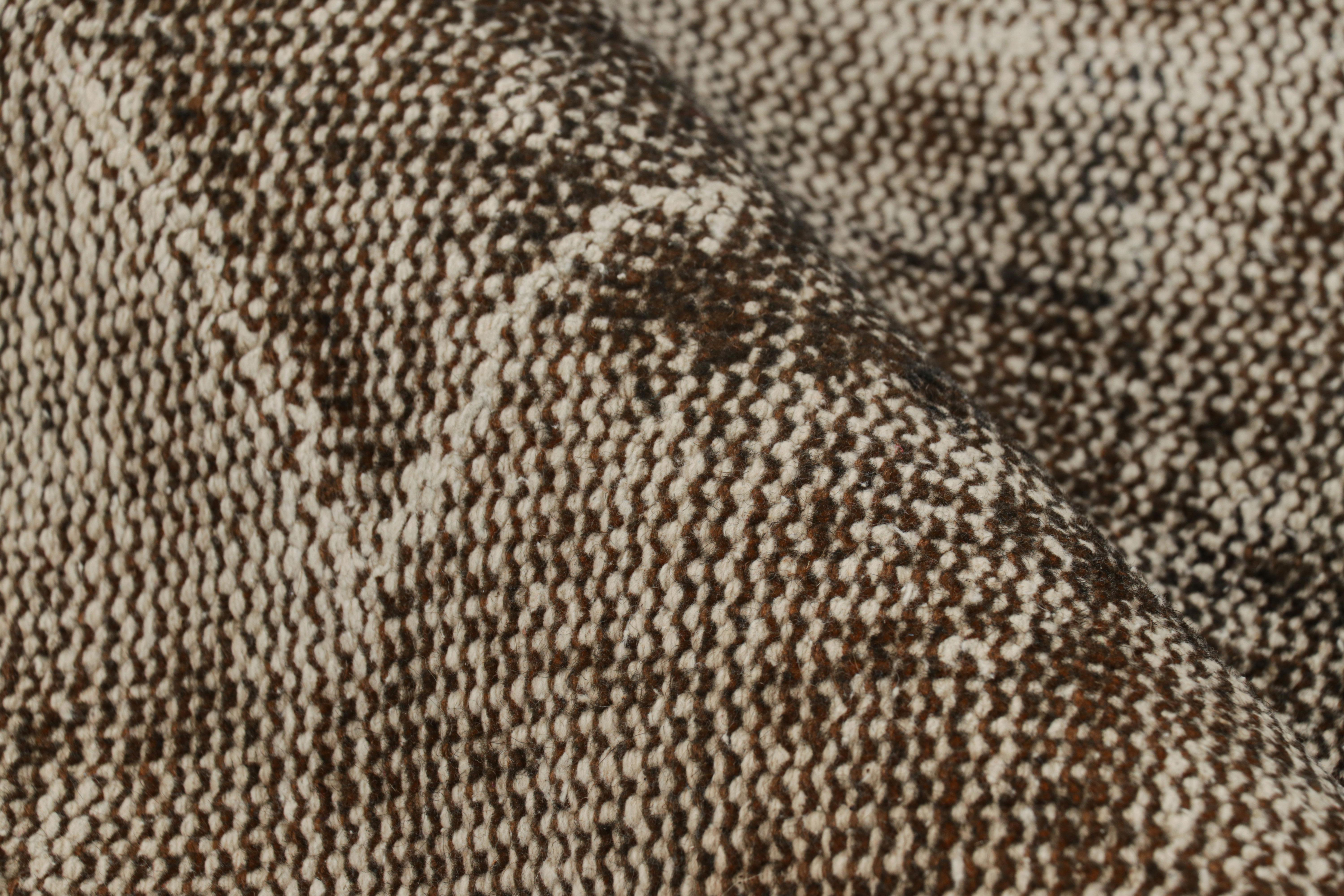 Türkischer Vintage-Teppich in Beige-Braun, mit Distressed-Muster, von Rug & Kilim (Wolle) im Angebot