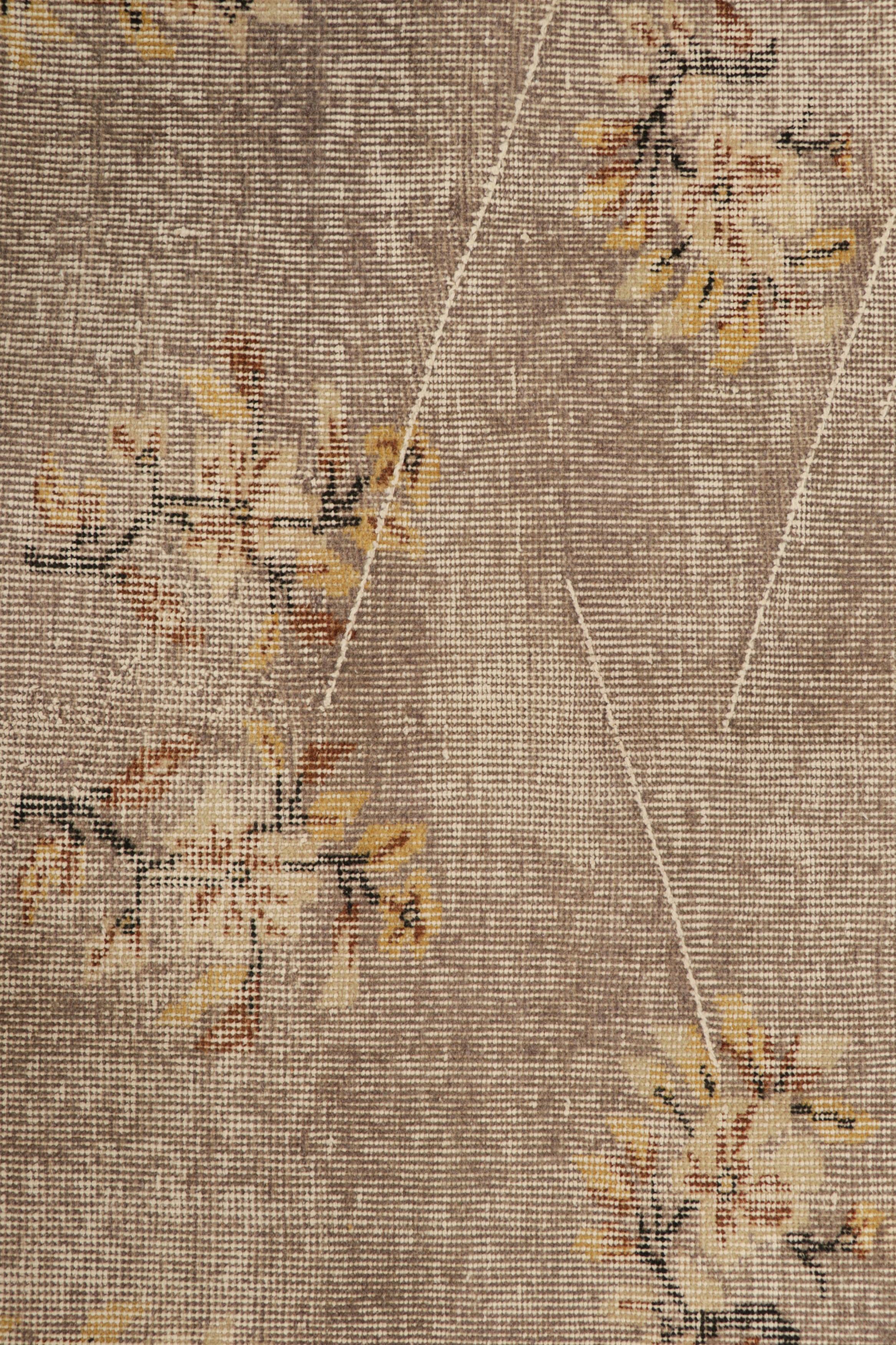 Turco Tappeto turco vintage beige-marrone con medaglione e fiori  Rug & Kilim in vendita