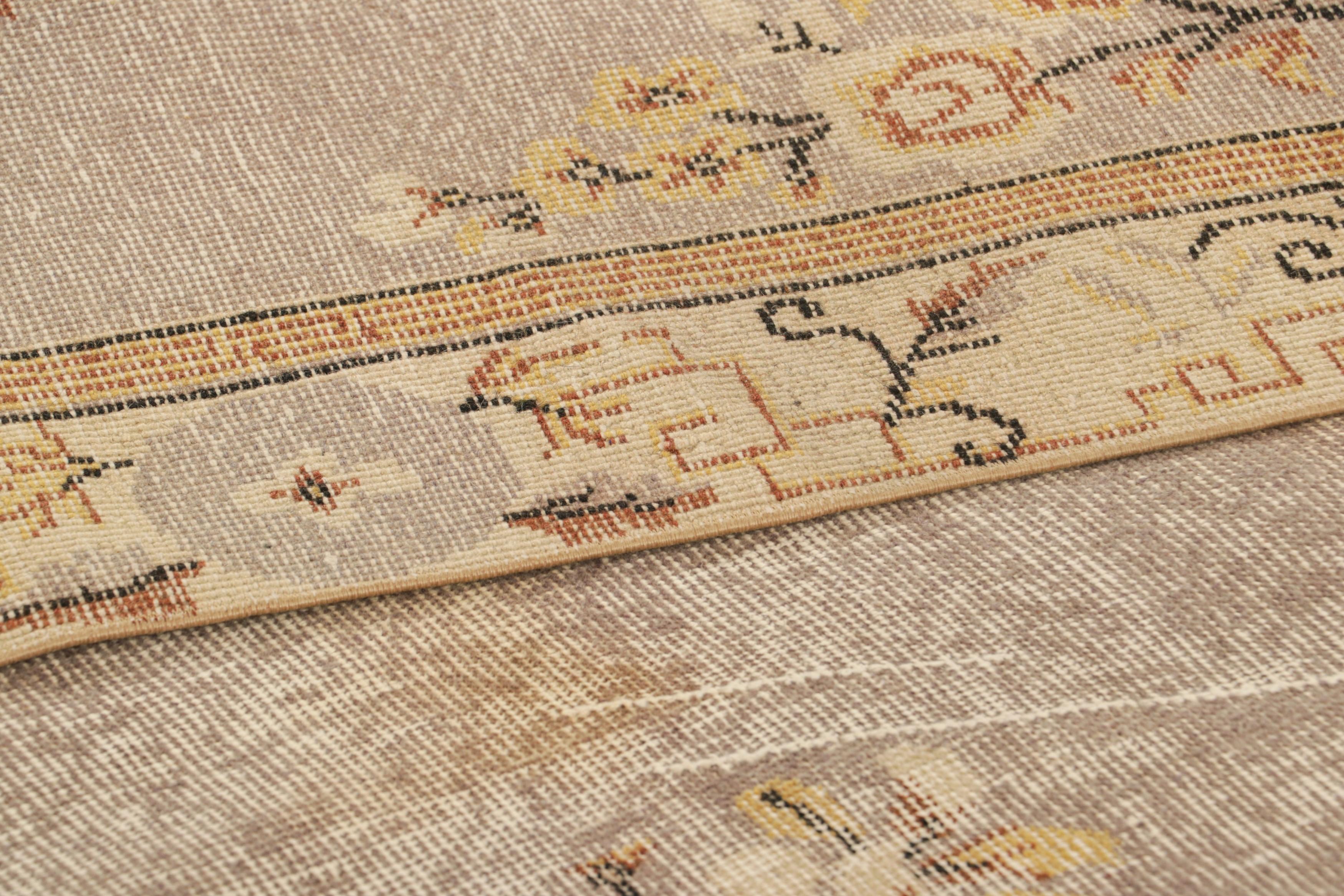 Lana Tappeto turco vintage beige-marrone con medaglione e fiori  Rug & Kilim in vendita
