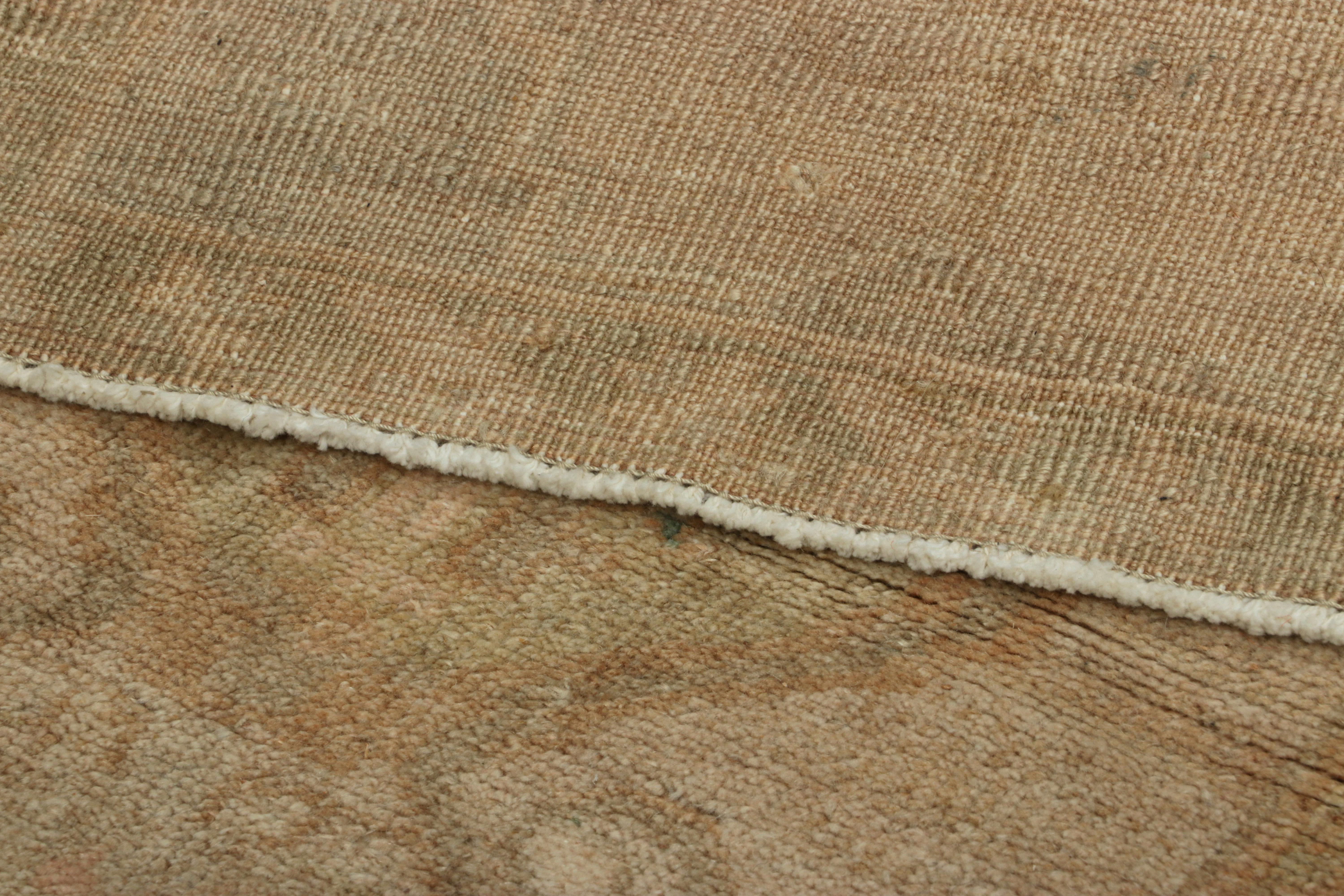 Türkischer Vintage-Teppich in Beige-Cream mit geometrischem Medaillon  Rug & Kilim (Kelim) im Angebot
