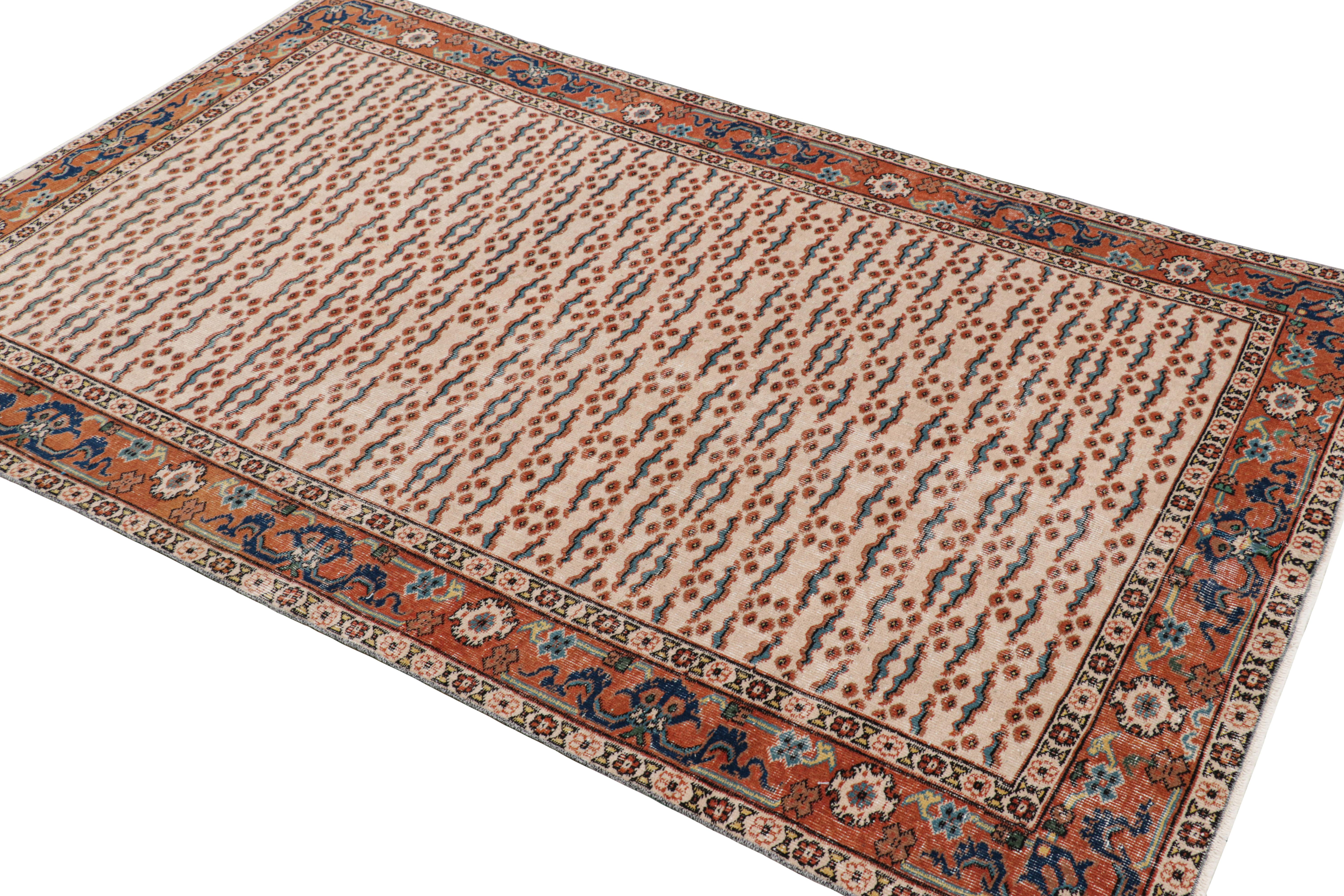 Türkischer Vintage-Teppich in Beige mit bunten Chintamani-Mustern, von Rug & Kilim (Handgeknüpft) im Angebot
