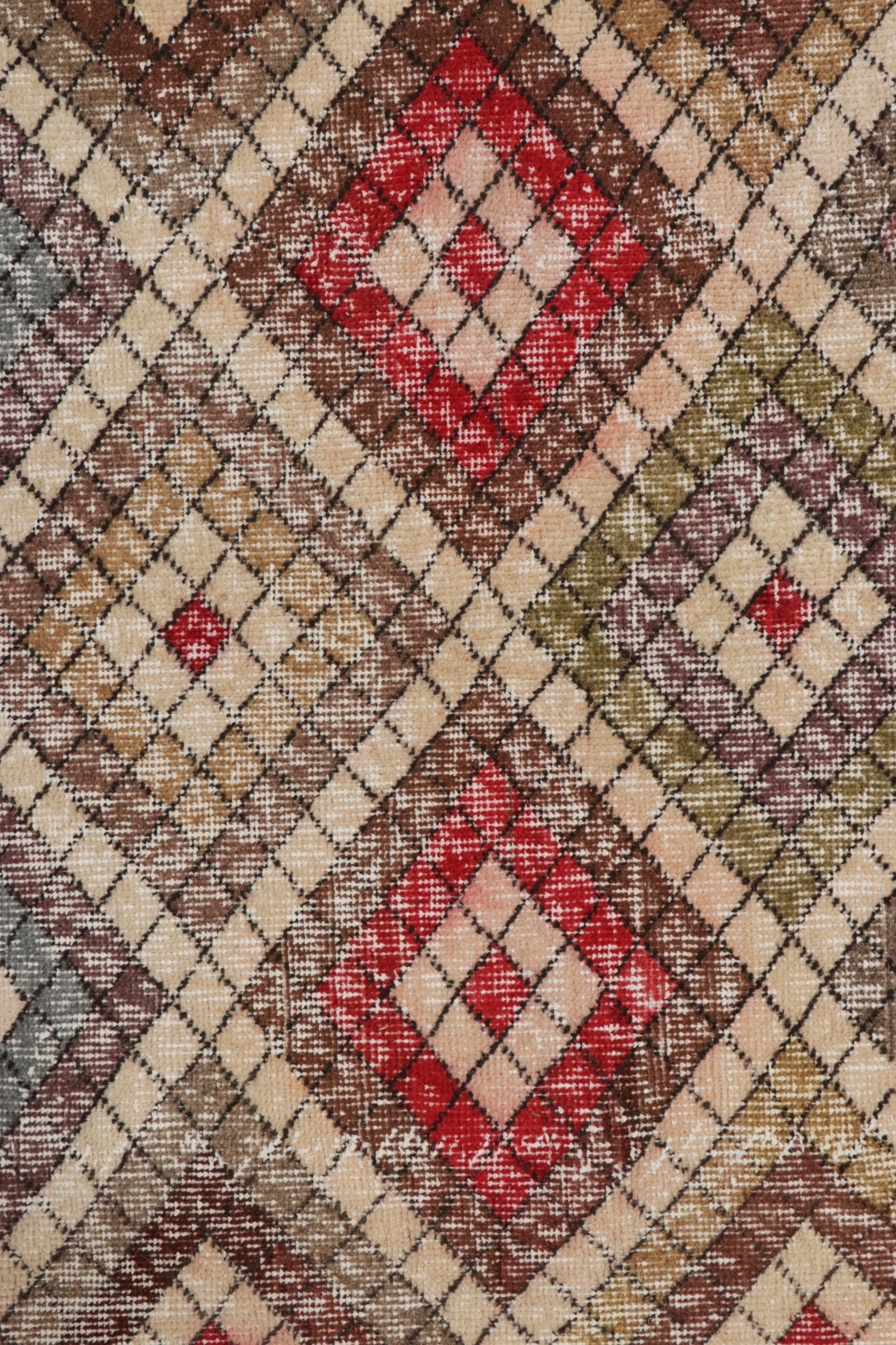Türkischer Vintage-Teppich in Beige mit bunten Diamant-Medaillons  - Rug & Kilim (Handgeknüpft) im Angebot