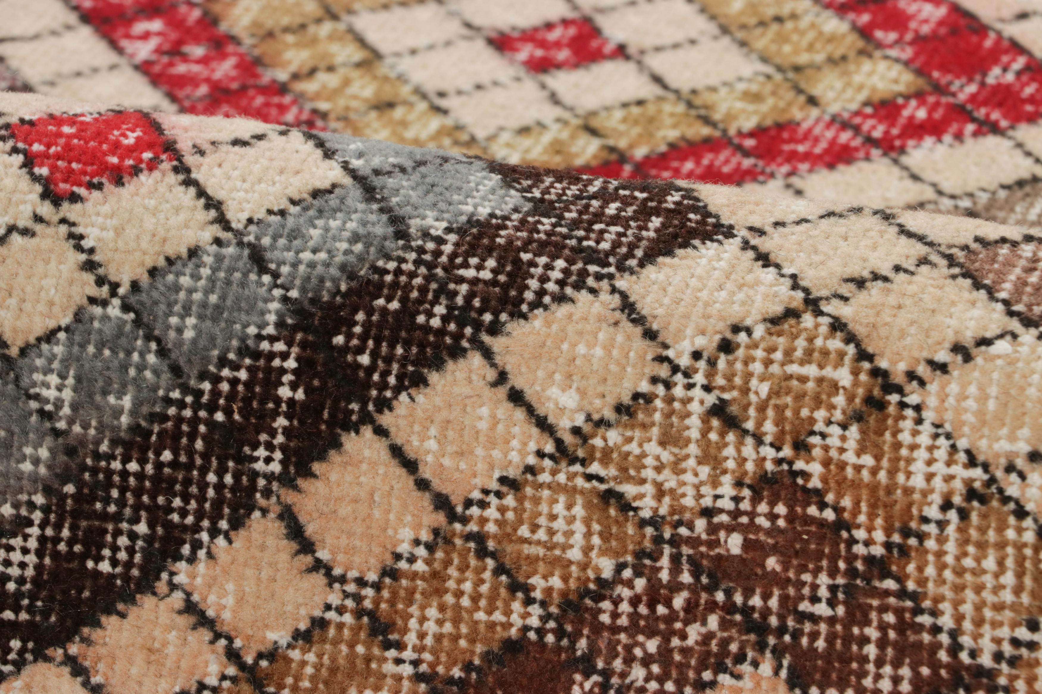 Türkischer Vintage-Teppich in Beige mit bunten Diamant-Medaillons  - Rug & Kilim im Angebot 2