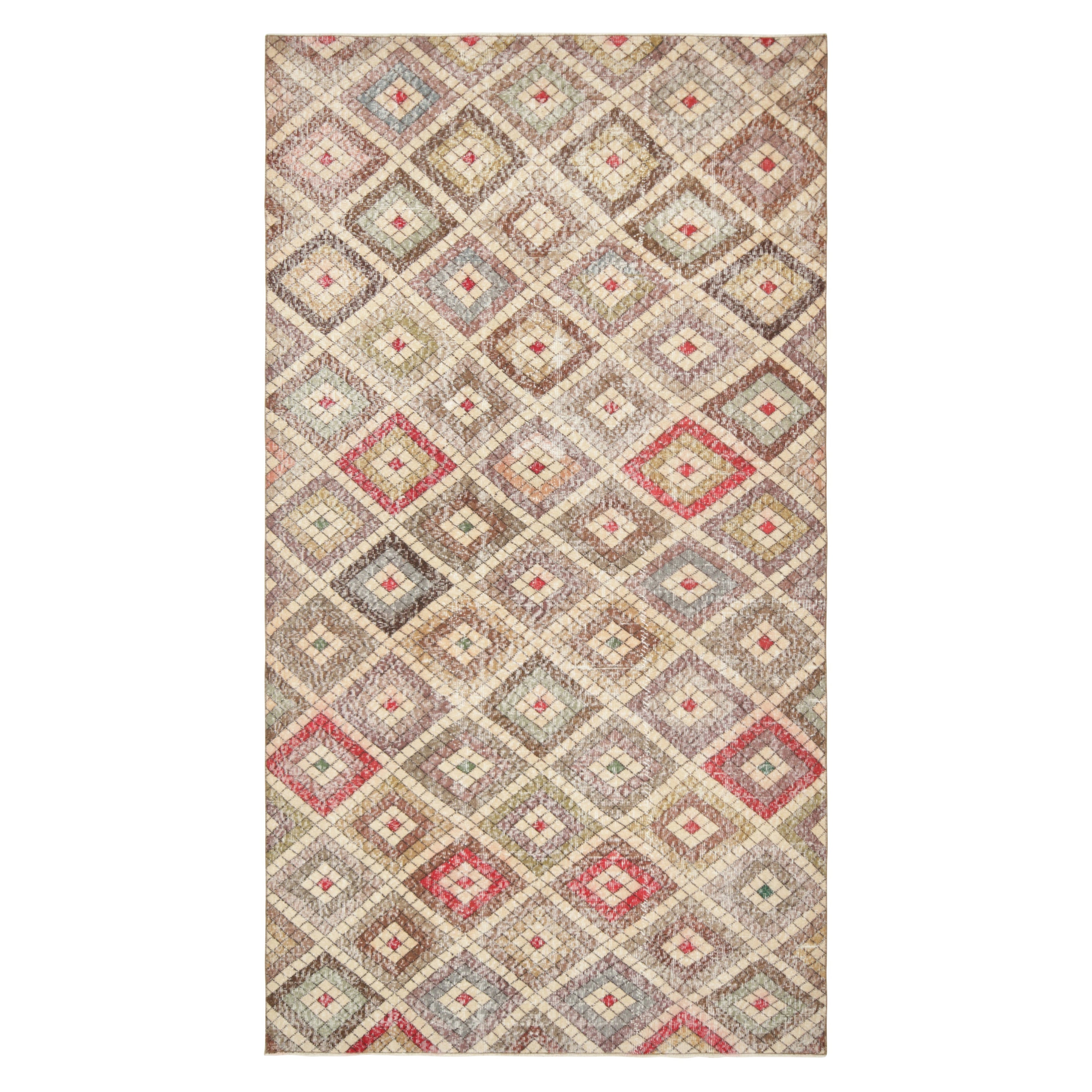 Türkischer Vintage-Teppich in Beige mit bunten Diamant-Medaillons  - Rug & Kilim im Angebot