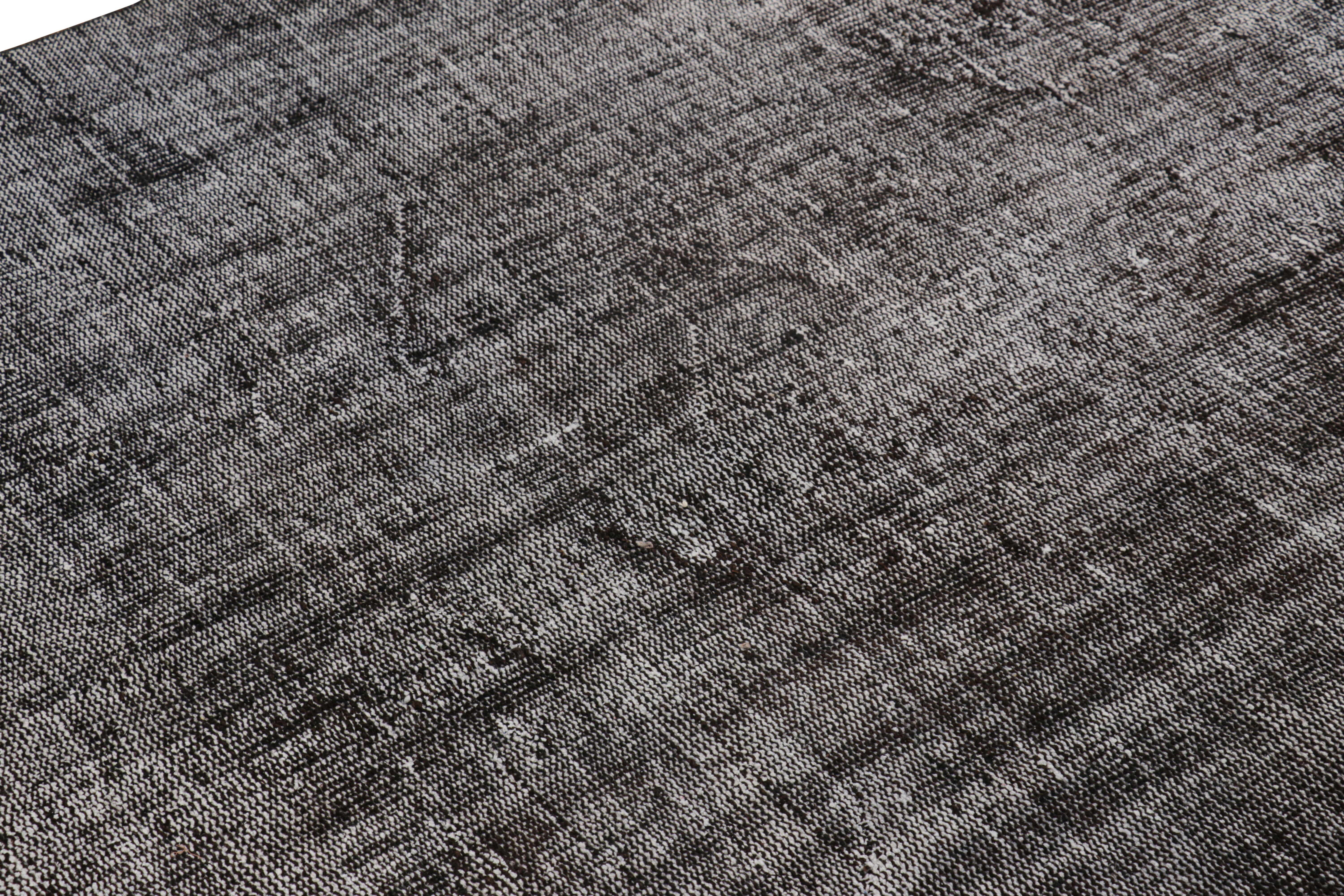 Turc Tapis turc vintage à motifs noirs et blancs, de Rug & Kilim en vente
