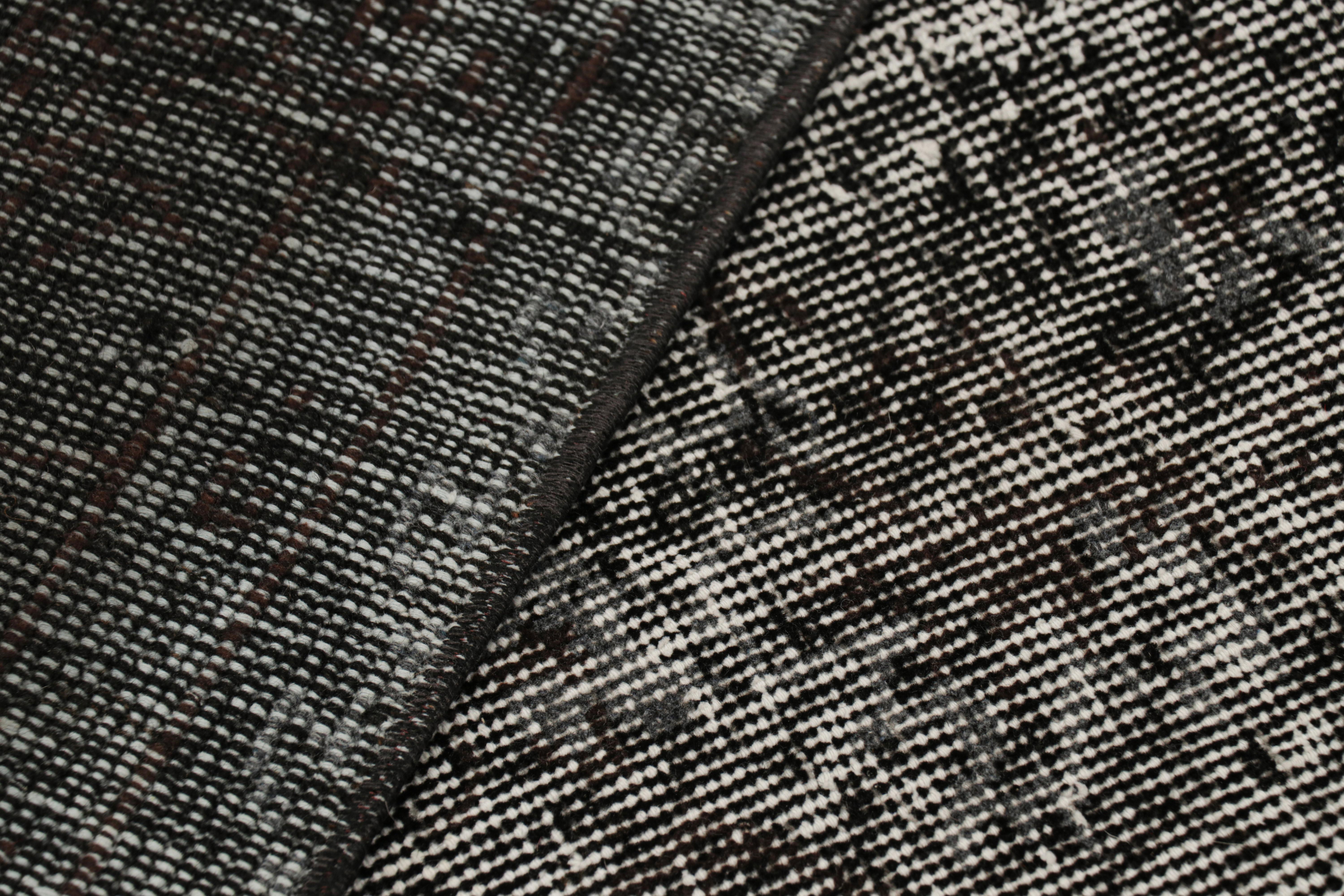 Laine Tapis turc vintage à motifs noirs et blancs, de Rug & Kilim en vente