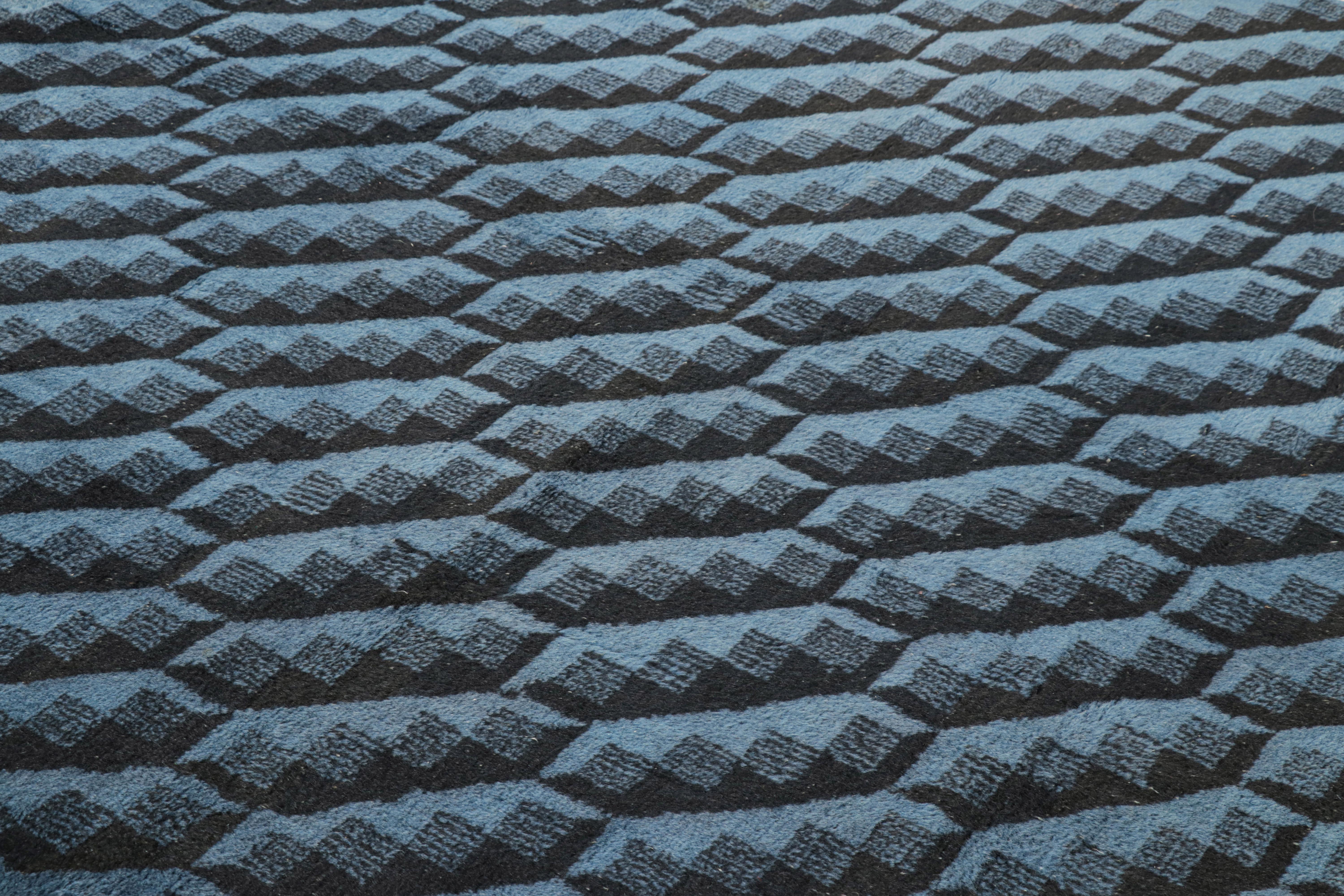 Hand-knotted in wool, this 7x10 vintage rug originating from Turkey, circa 1960-1970, is a very special piece, featuring a light and refreshing mid-century design we believe to hail from multidisciplinary Turkish designer Zeki Müren. 

On The