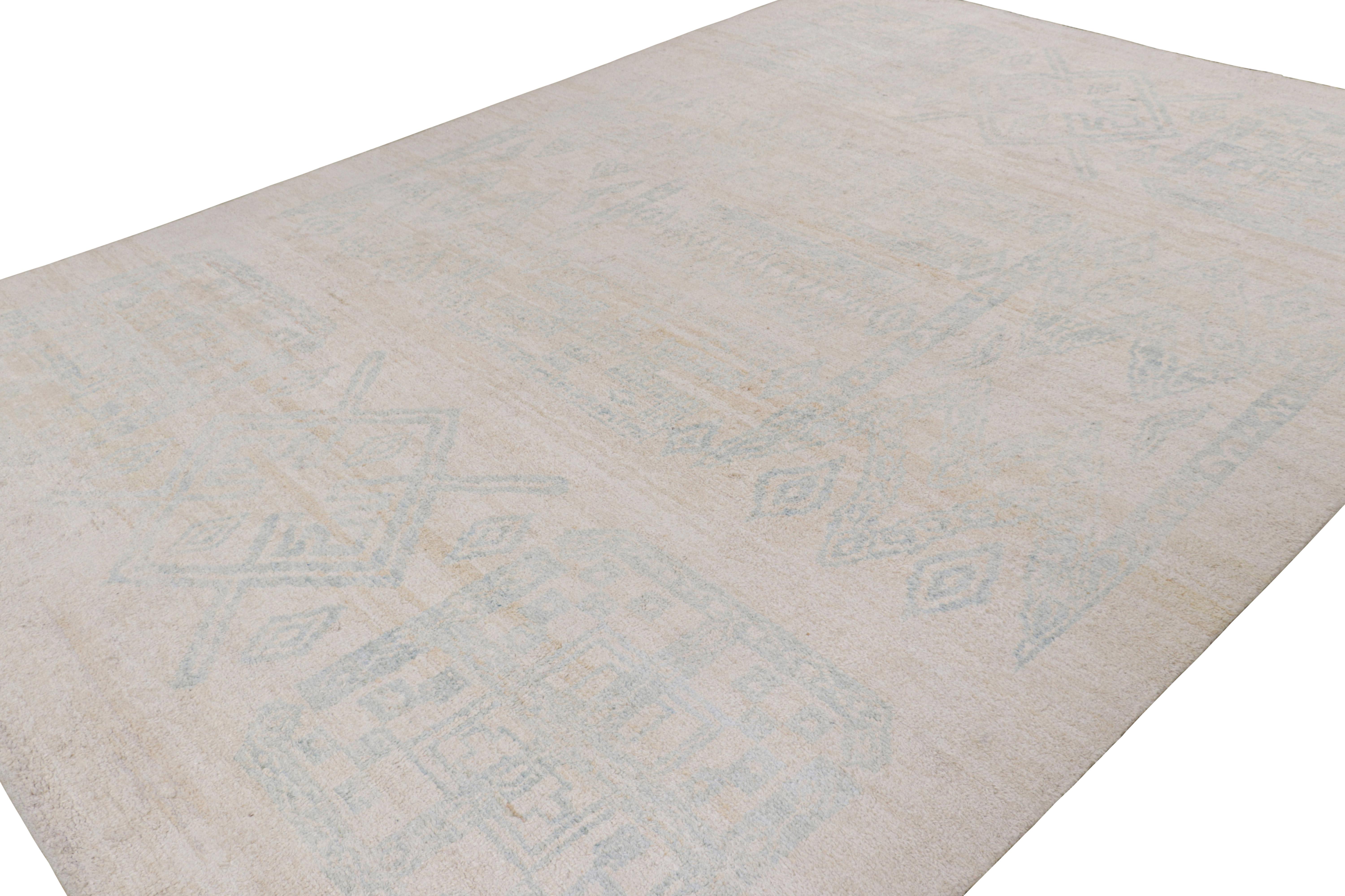 Türkischer Vintage-Teppich in Blau und Weiß mit geometrischen Mustern, von Rug & Kilim im Zustand „Gut“ im Angebot in Long Island City, NY