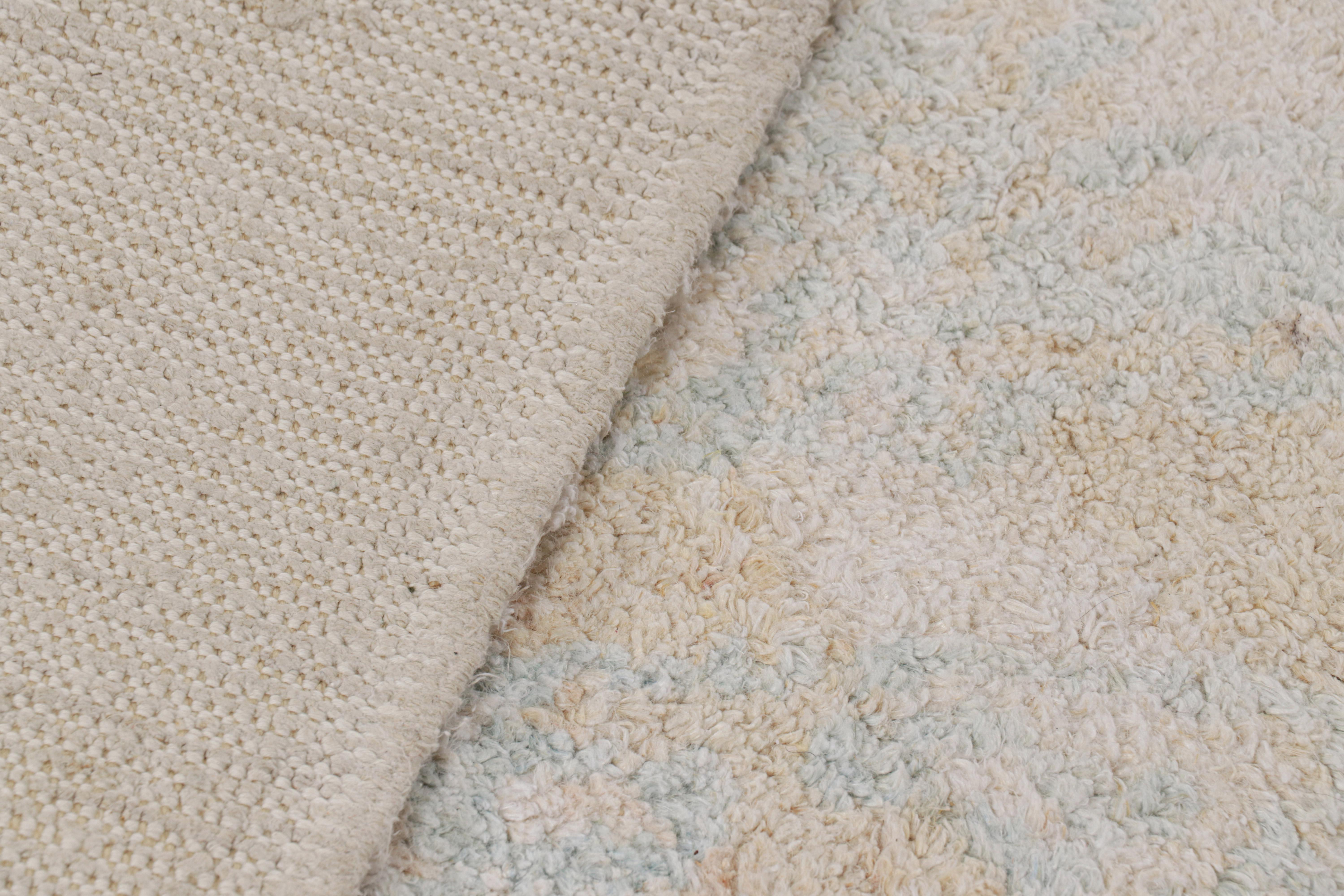 Türkischer Vintage-Teppich in Blau und Weiß mit geometrischen Mustern, von Rug & Kilim im Angebot 1