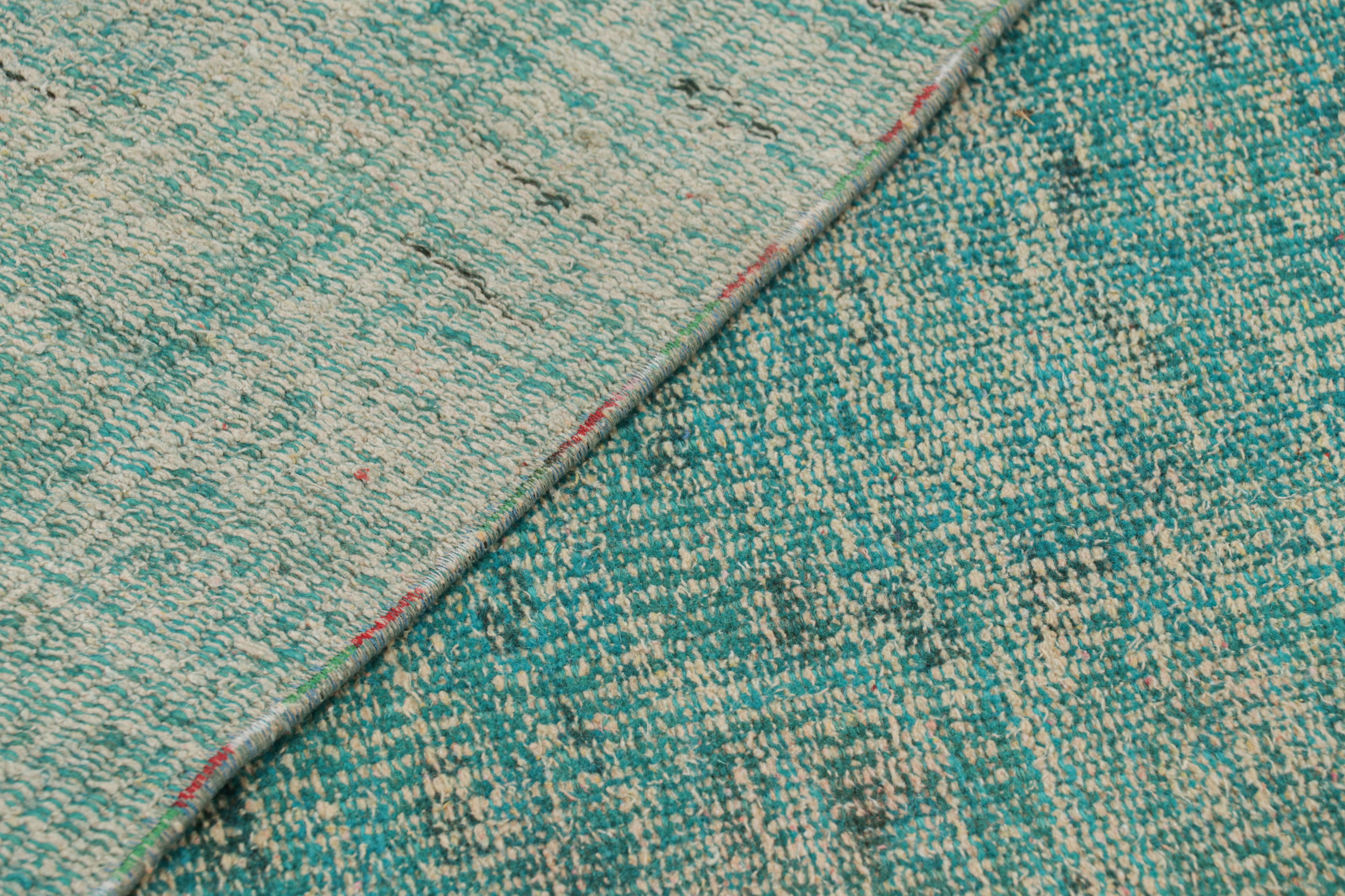 Türkischer Vintage-Teppich in blauem Distressed-Muster von Rug & Kilim im Angebot 1