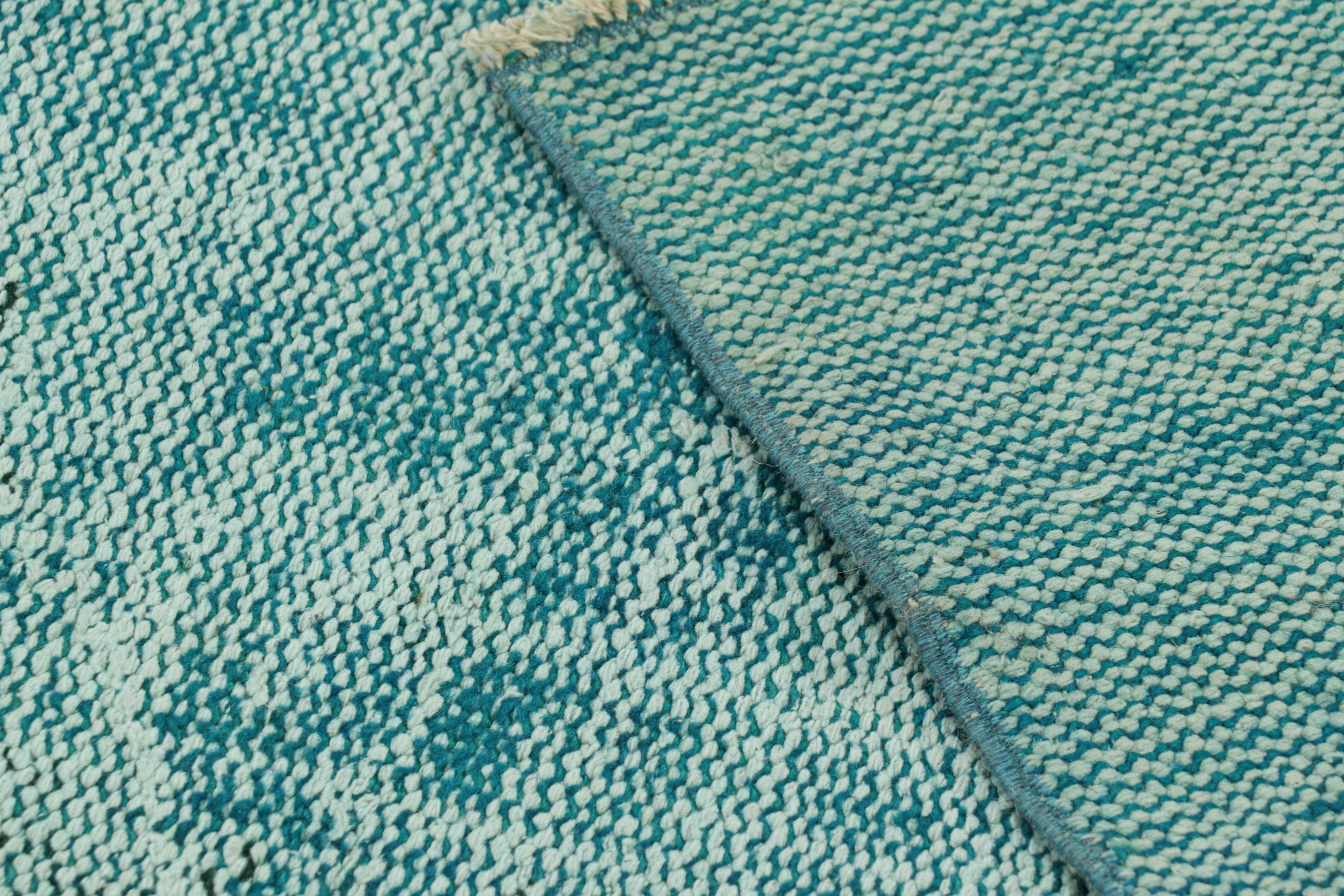 Türkischer Vintage-Teppich in blauem Distressed-Muster von Rug & Kilim im Angebot 1