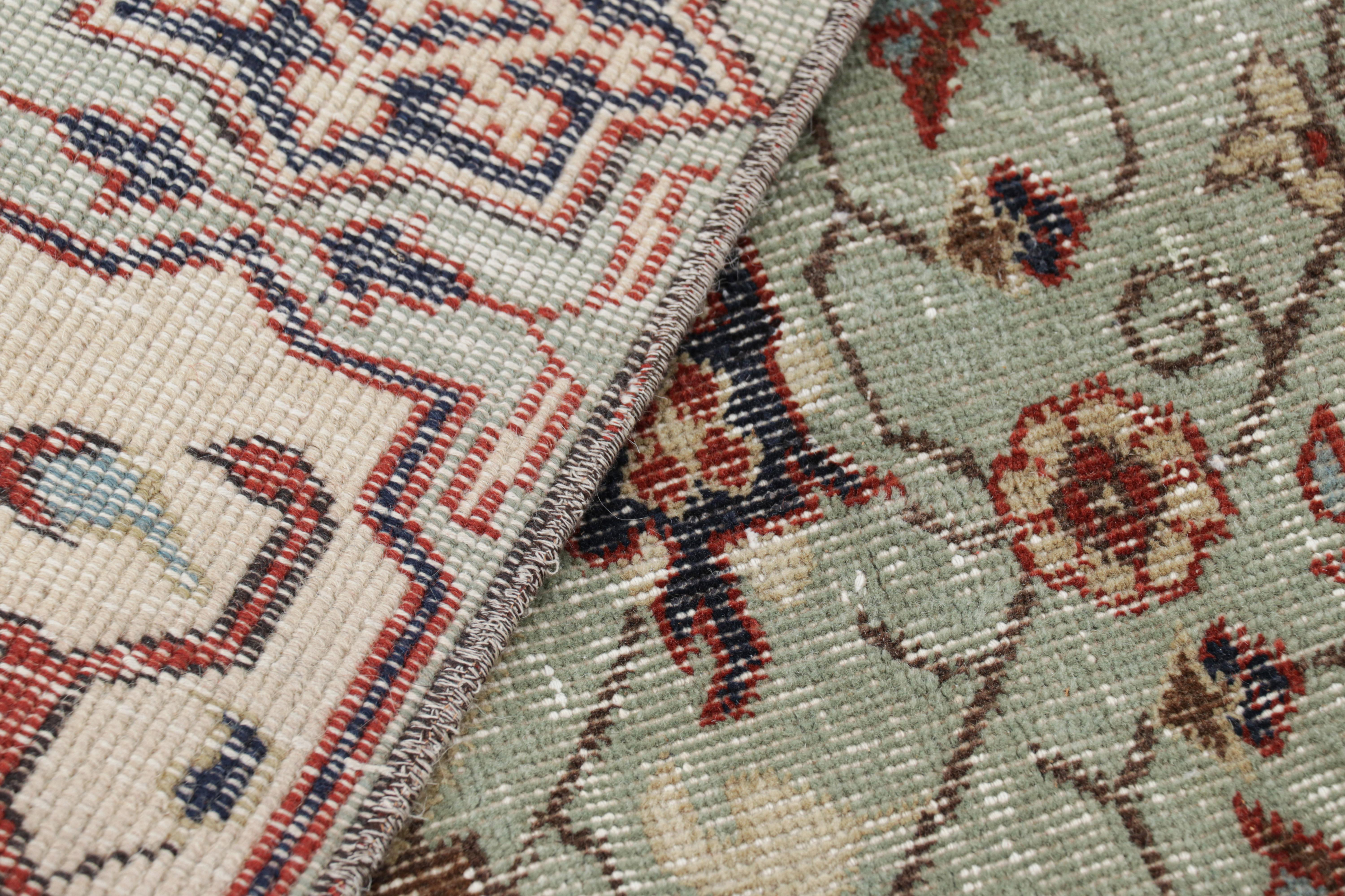 Türkischer Vintage-Teppich in Blau mit bunten geometrischen Mustern, von Rug & Kilim im Angebot 1