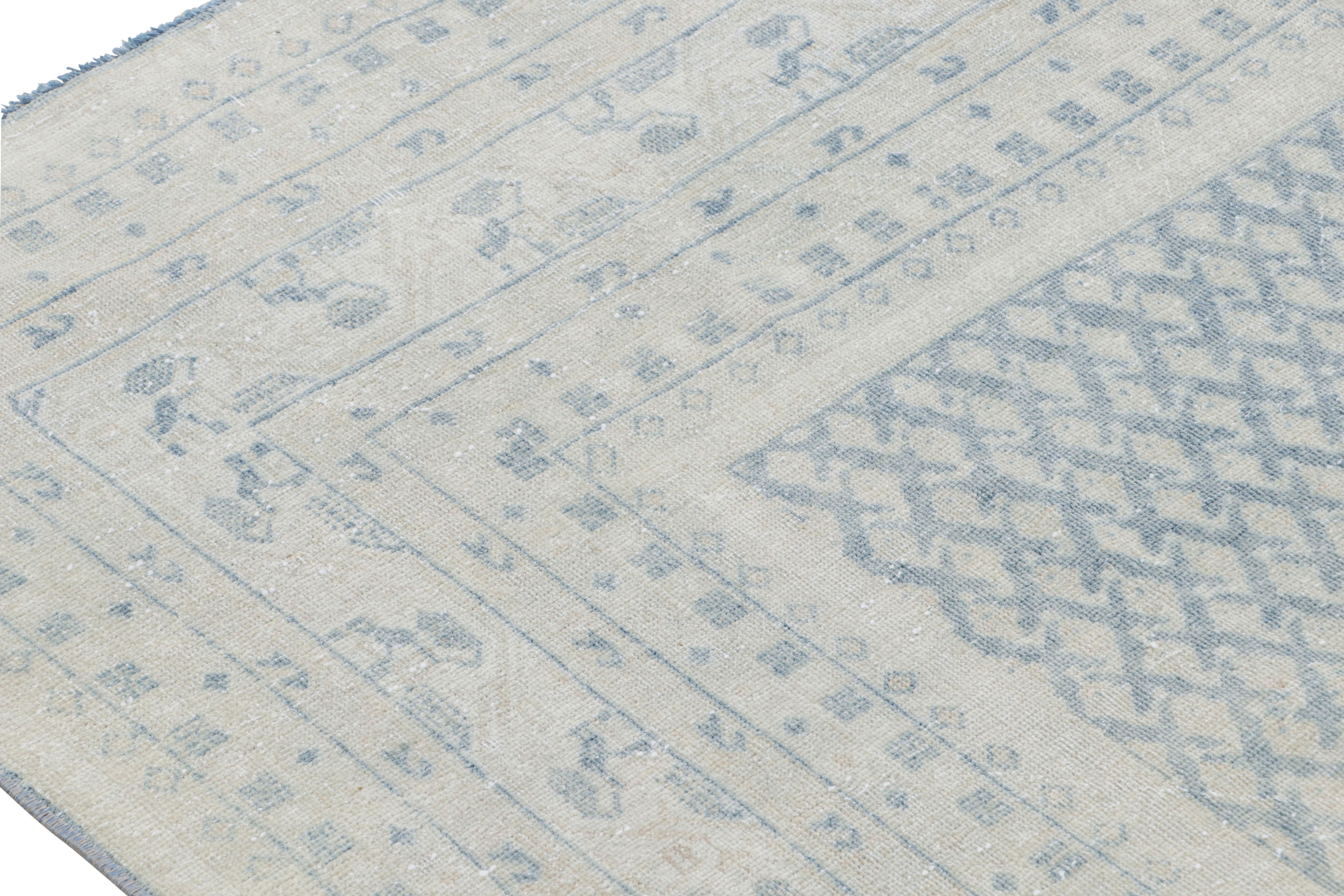 Türkischer Vintage-Teppich in Blau mit geometrischem Paisleymuster, von Rug & Kilim (Handgeknüpft) im Angebot
