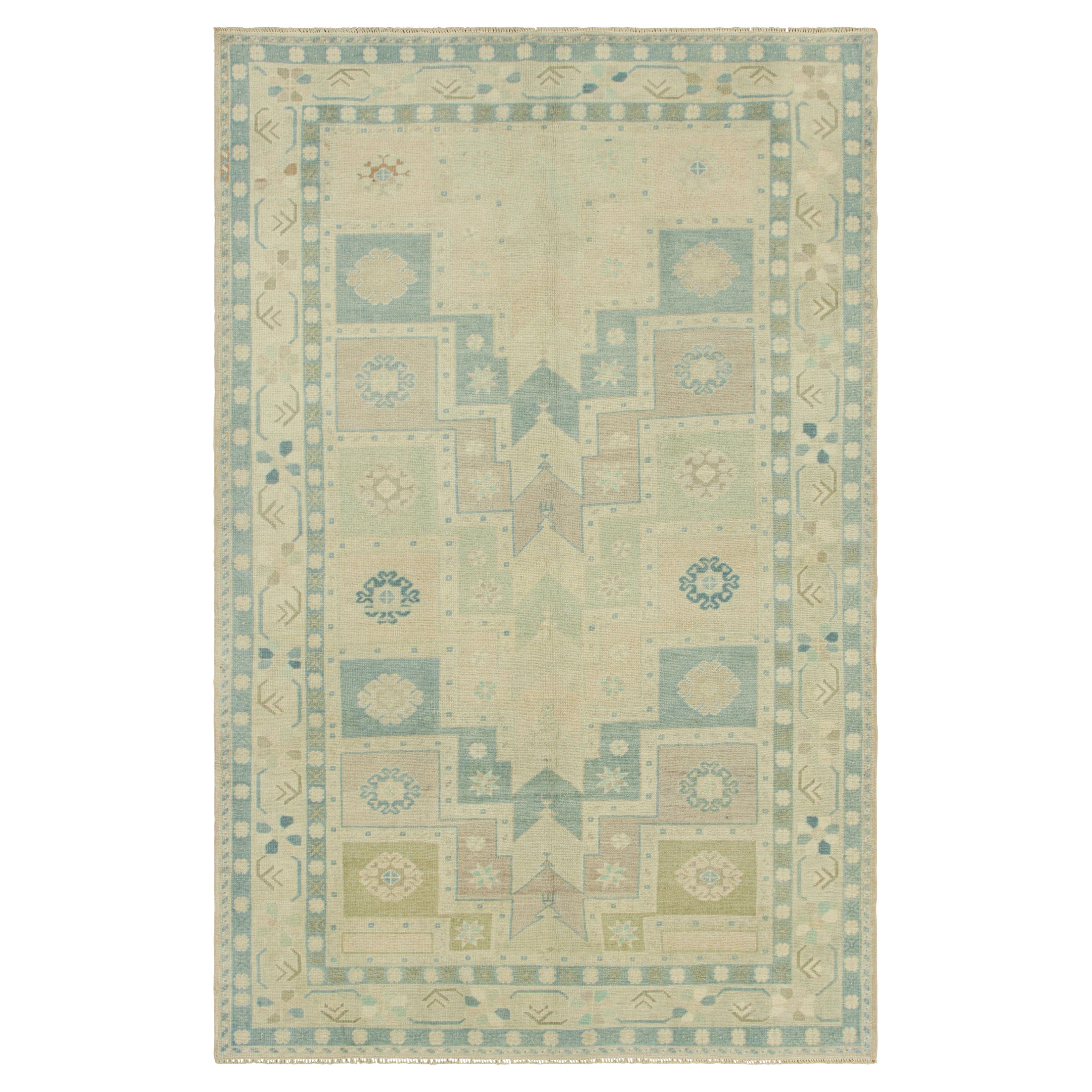 Tappeto turco vintage in blu, con motivi geometrici, da Rug & Kilim