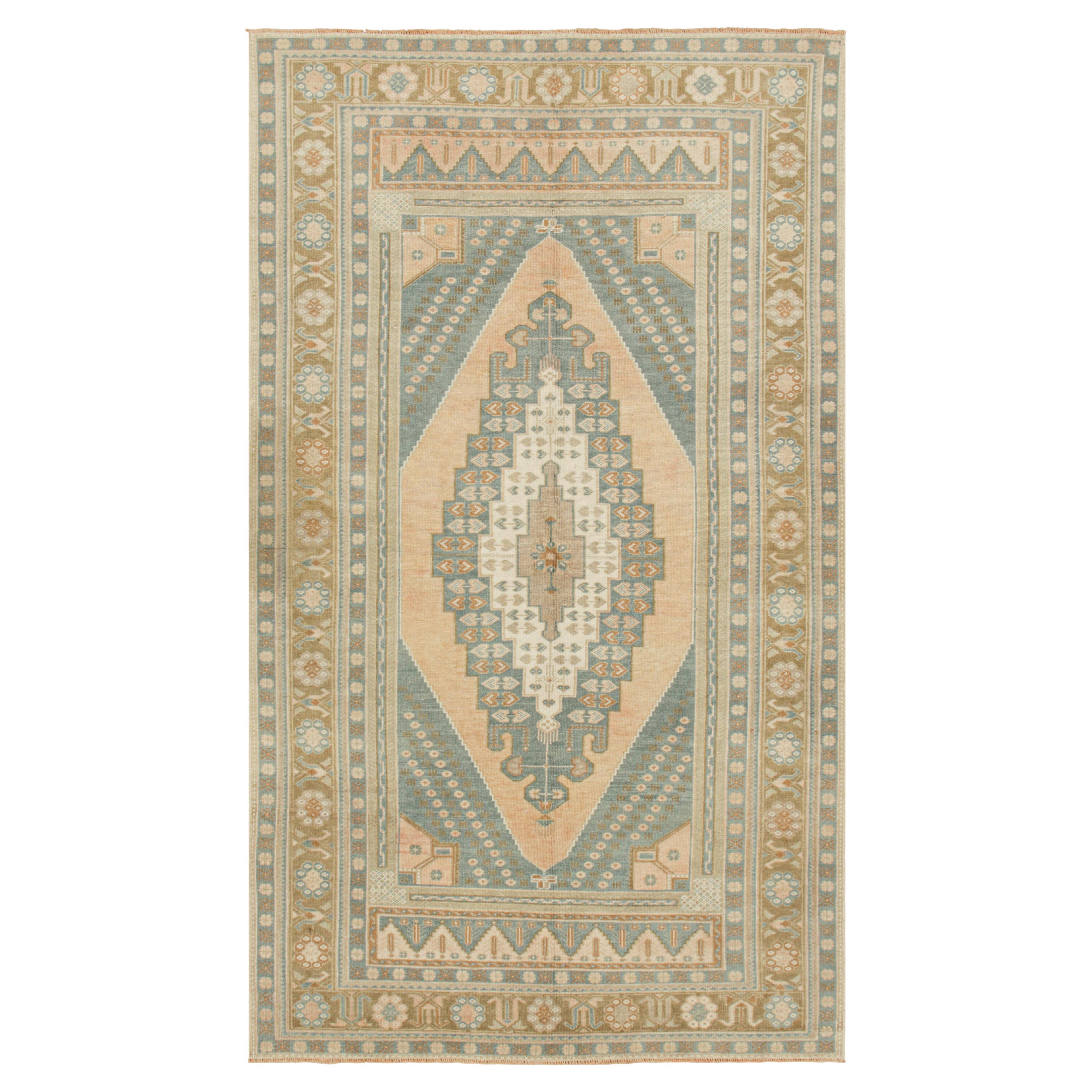 Türkischer Vintage-Teppich in Blau mit Medaillon und geometrischen Mustern von Rug & Kilim
