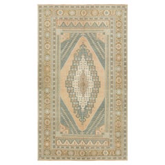 Türkischer Vintage-Teppich in Blau mit Medaillon und geometrischen Mustern von Rug & Kilim